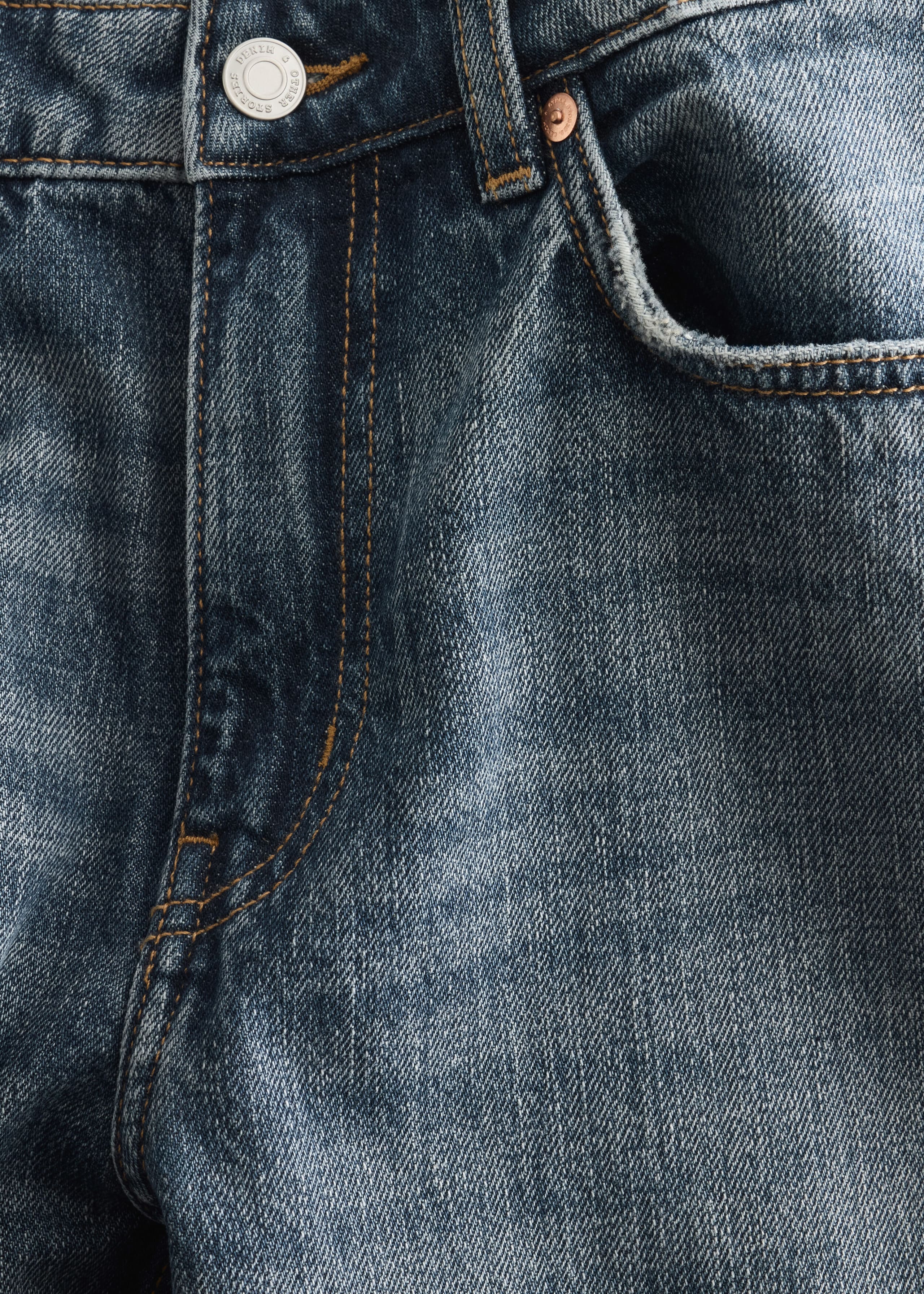 Mid-Waist Bootcut Jeans - {{variantName}} - Descriptive Detail