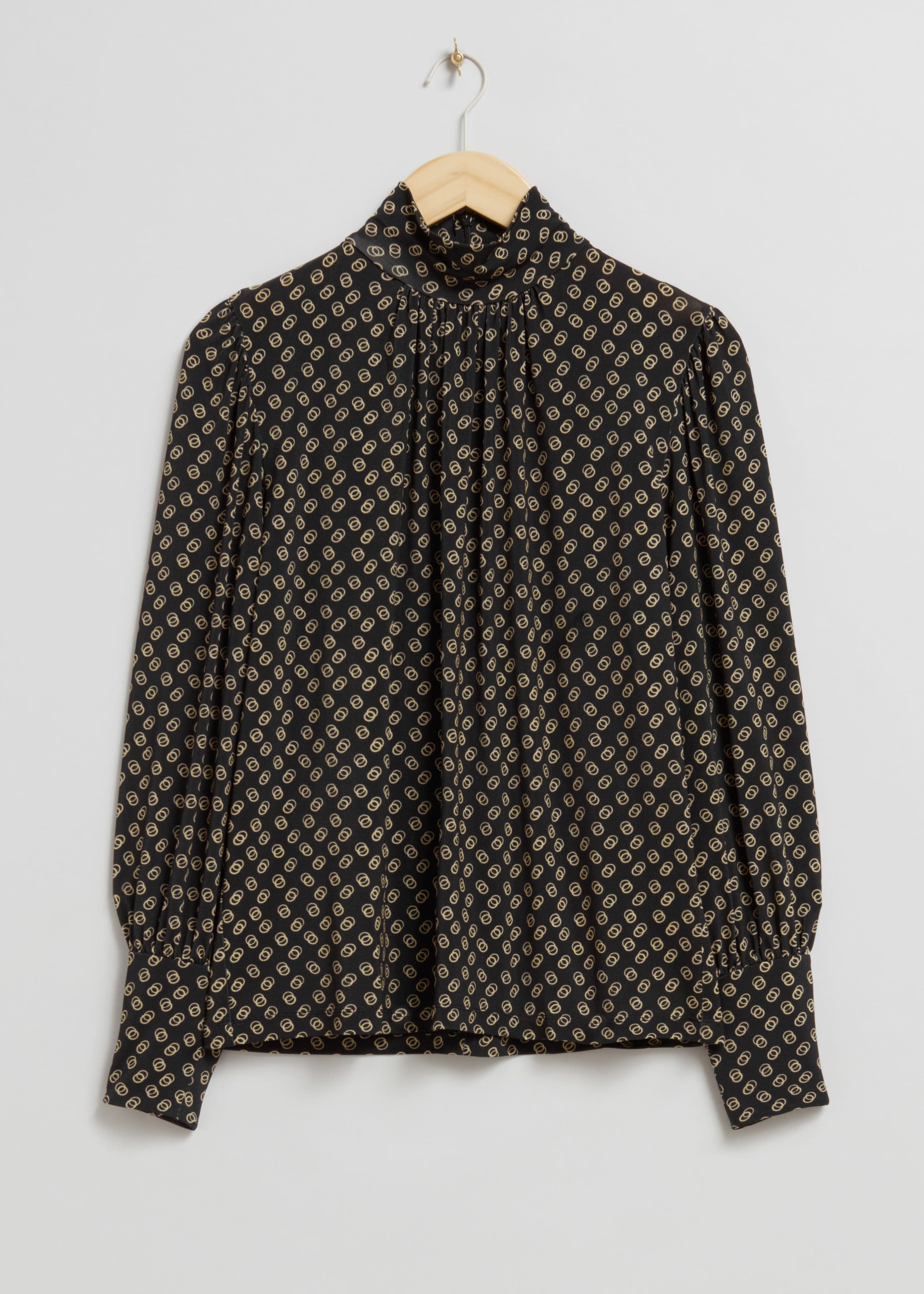 Blusa con collo a lupetto - Black - Natura morta