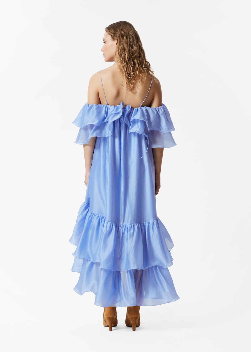 Image of Robe longue à volants aux épaules nues