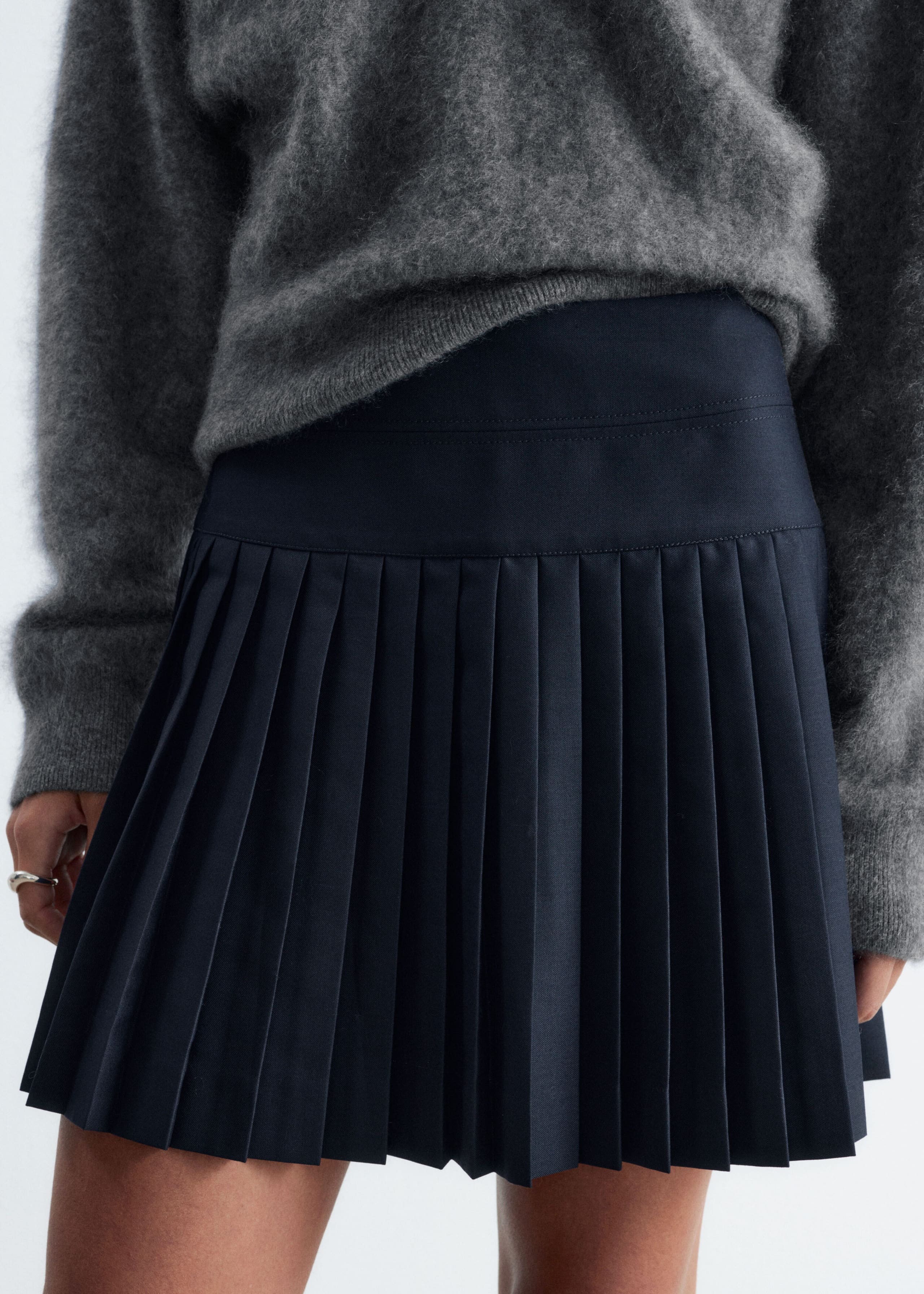 Plissee-Minirock - Dunkelblau - Lookbook