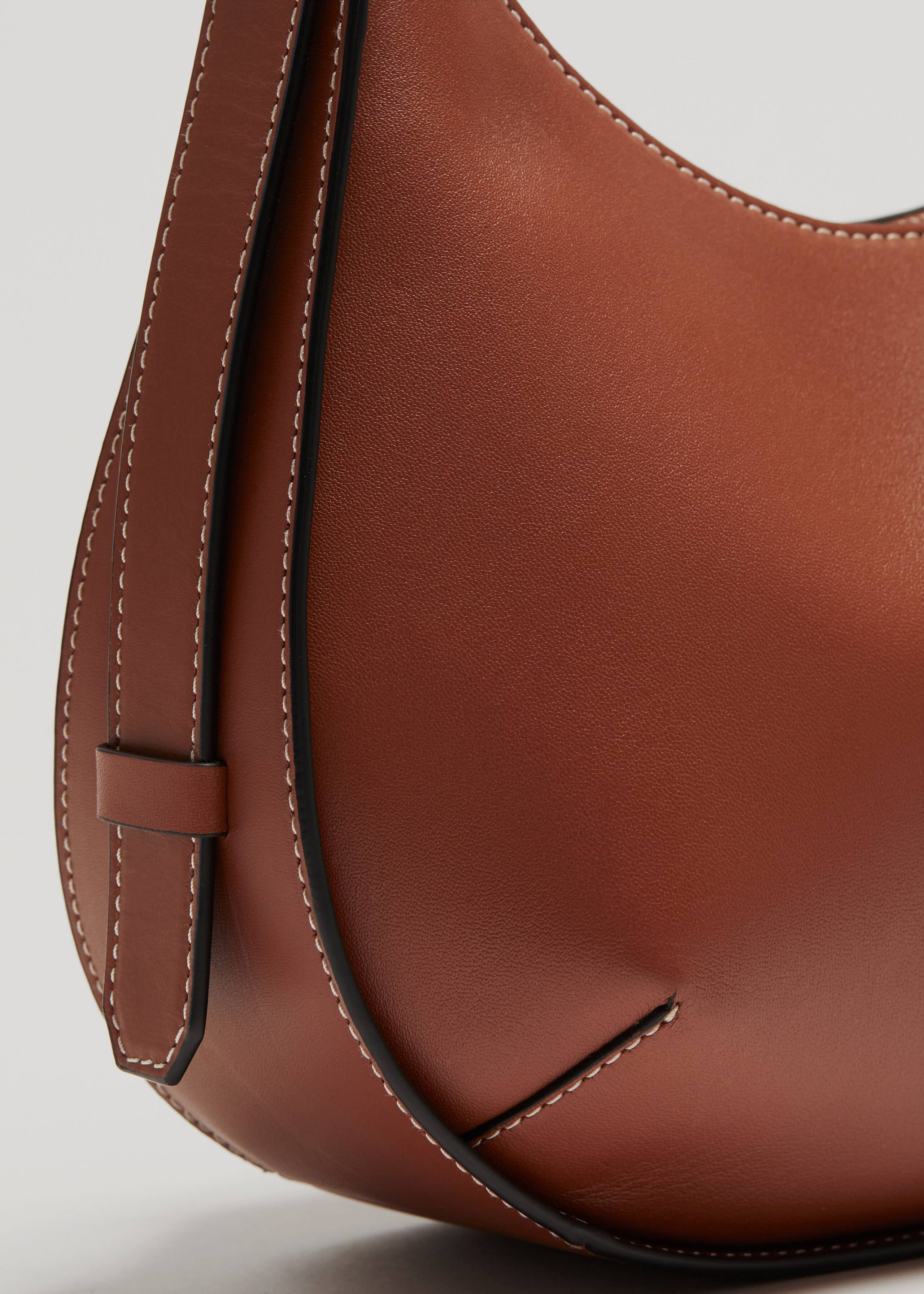 Sichelförmige Ledertasche - {{variantName}} - Beschreibendes Detail