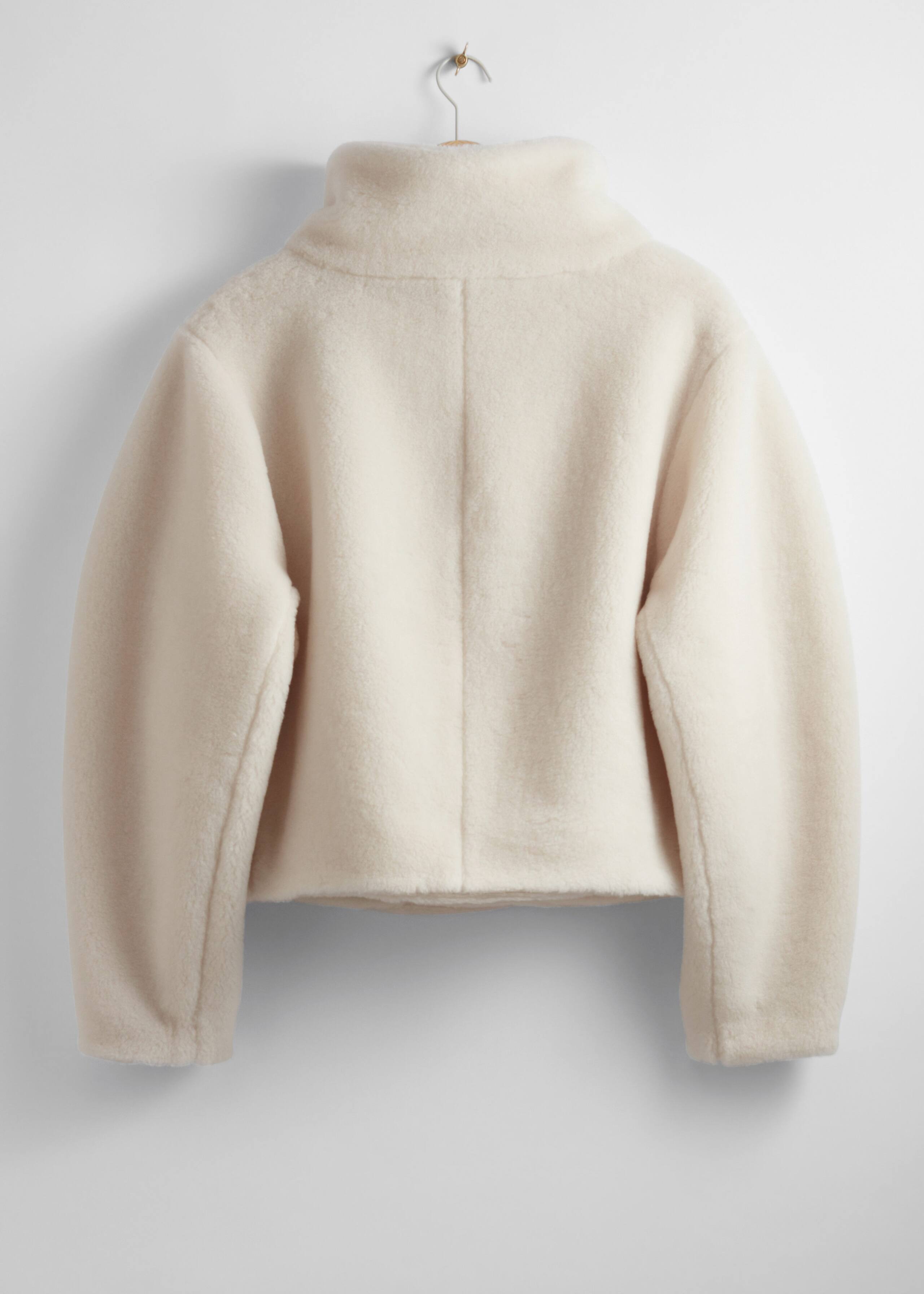 Krótka kurtka ze sztucznego futra – Kremowy – Martwa natura