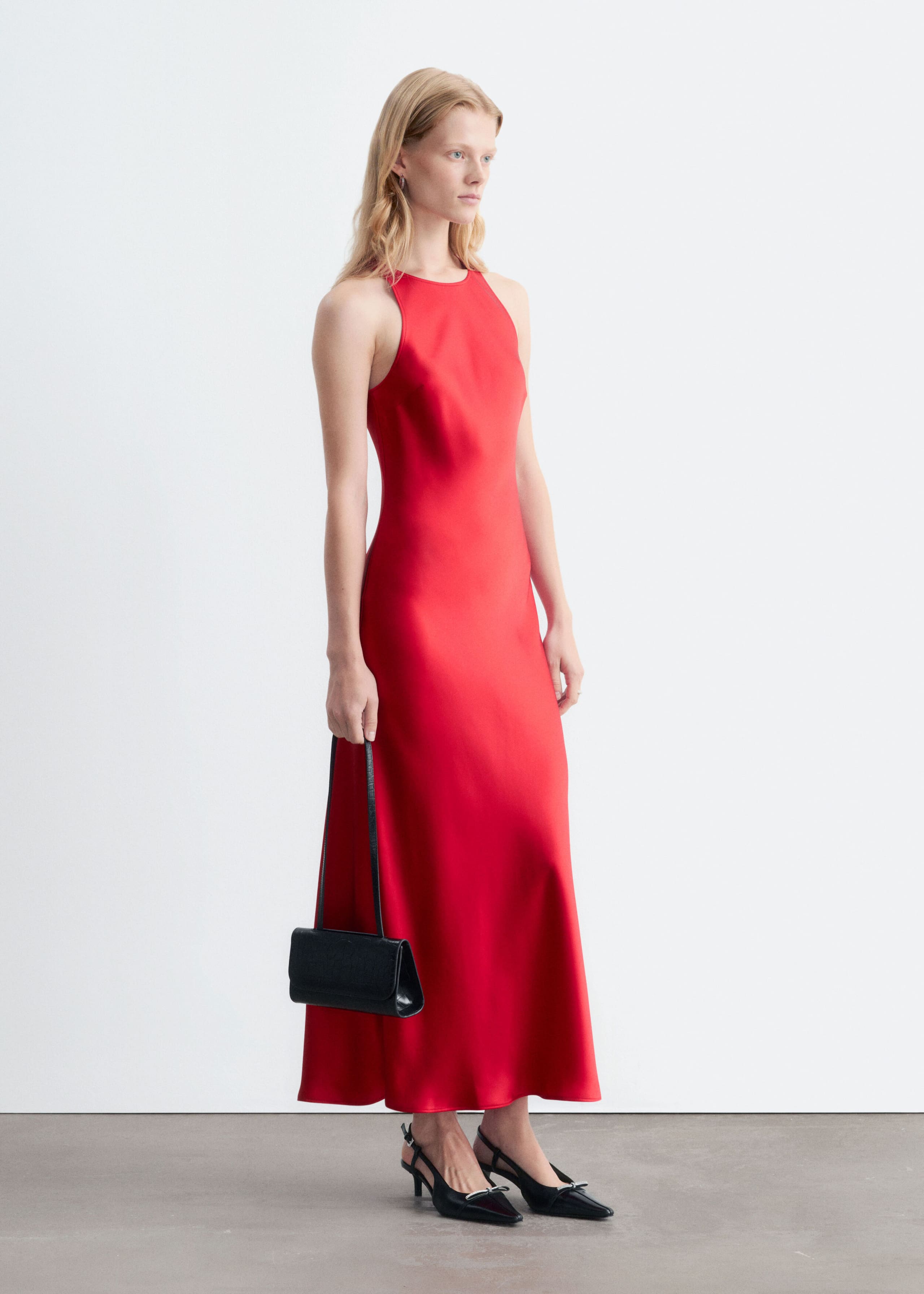 Robe midi en satin sans manches - Rouge - Lookbook
