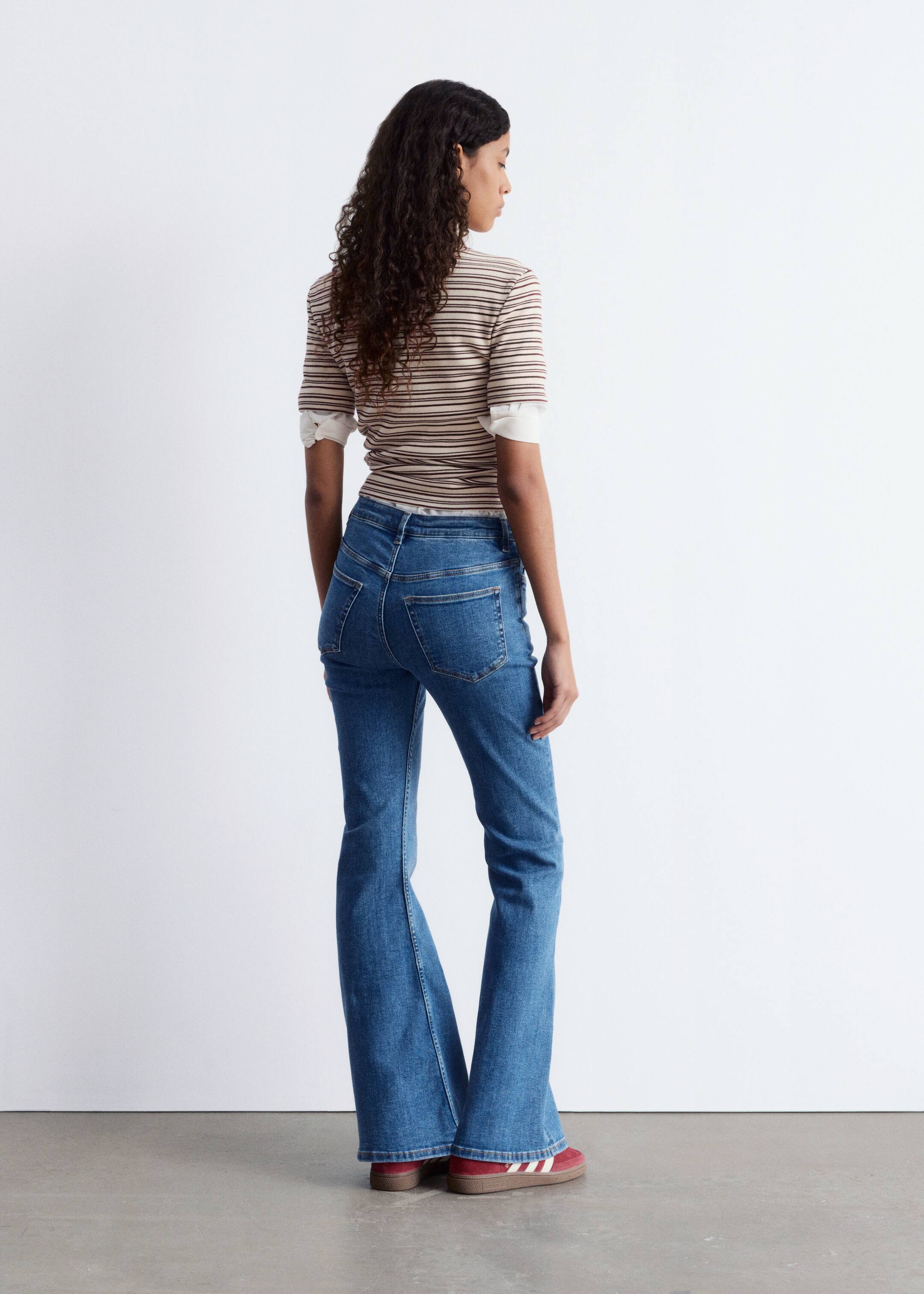 Zobrazit větší obrázek: Džíny s nízkým pasem a bootcut nohavicemi - Středně modrá - ŽENY | H&M CZ 4