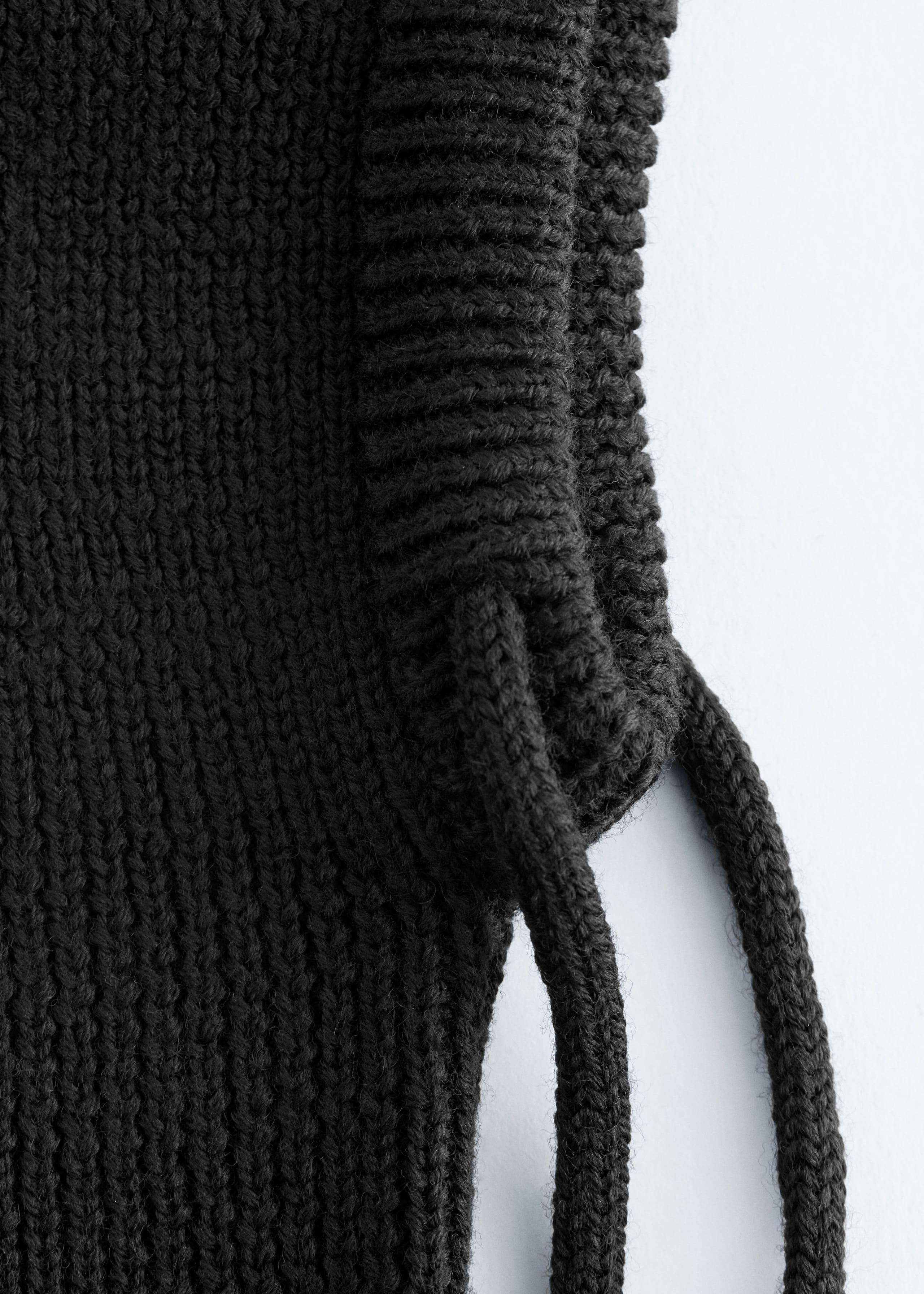 Oversized balaklava i ull – {{variantName}} – detaljerad beskrivning