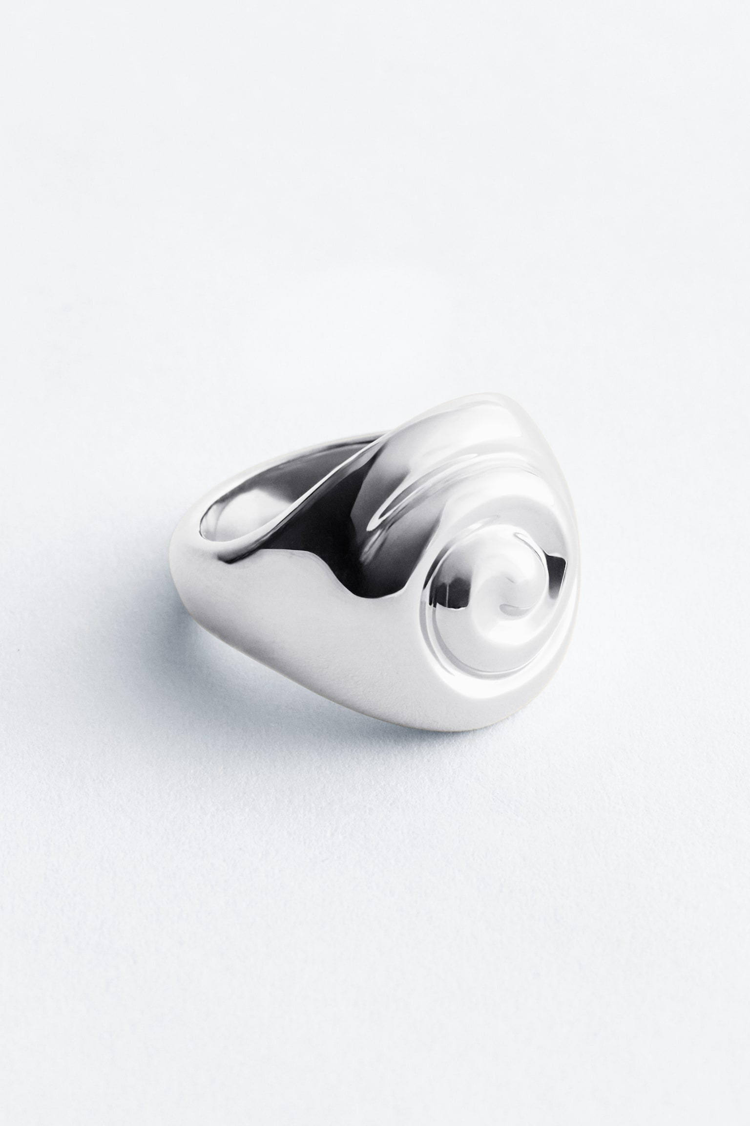 Opvallende schelpenring - Zilver/Goudkleurig