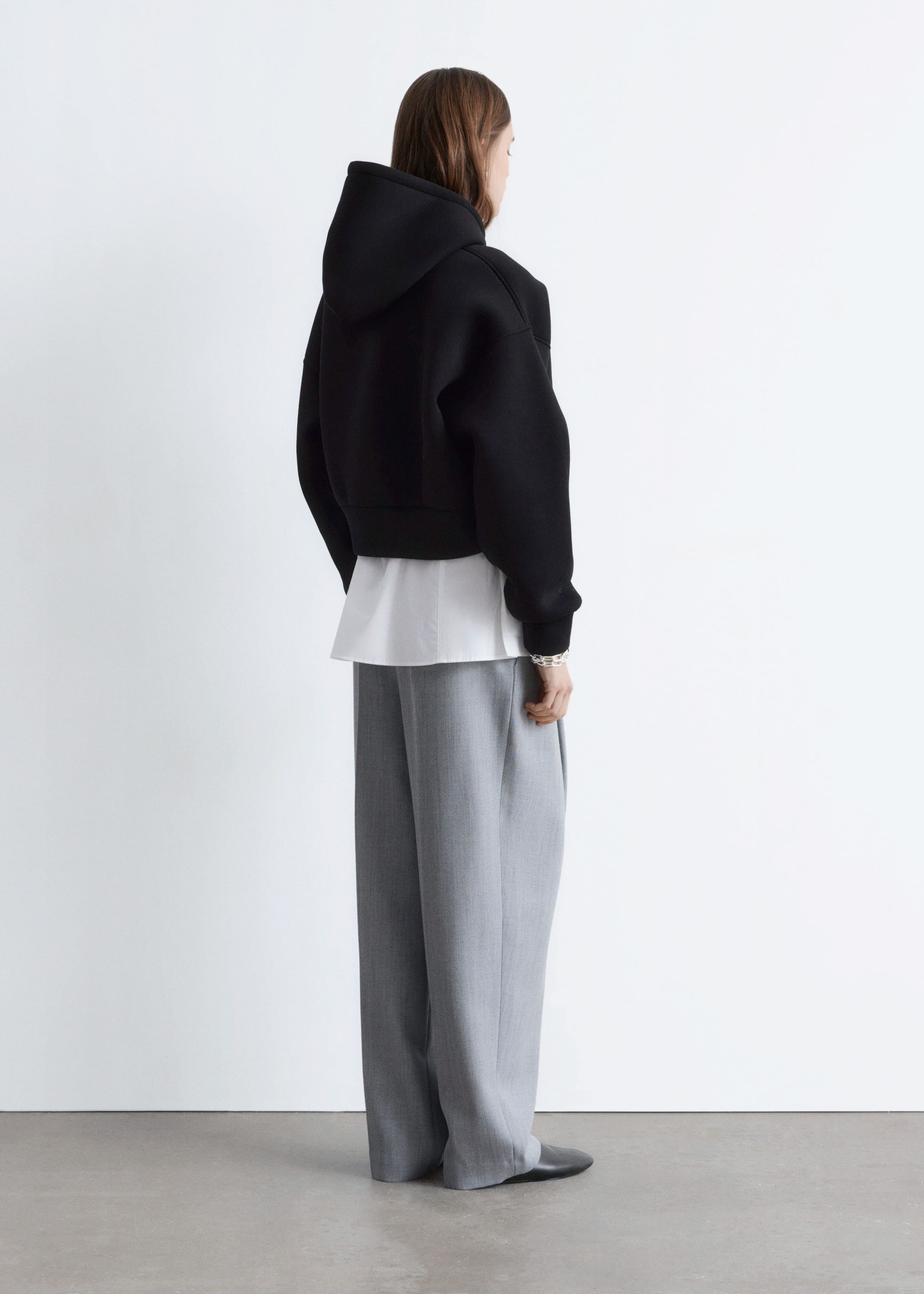 Pull à capuche zippé et court en néoprène - Noir - Lookbook