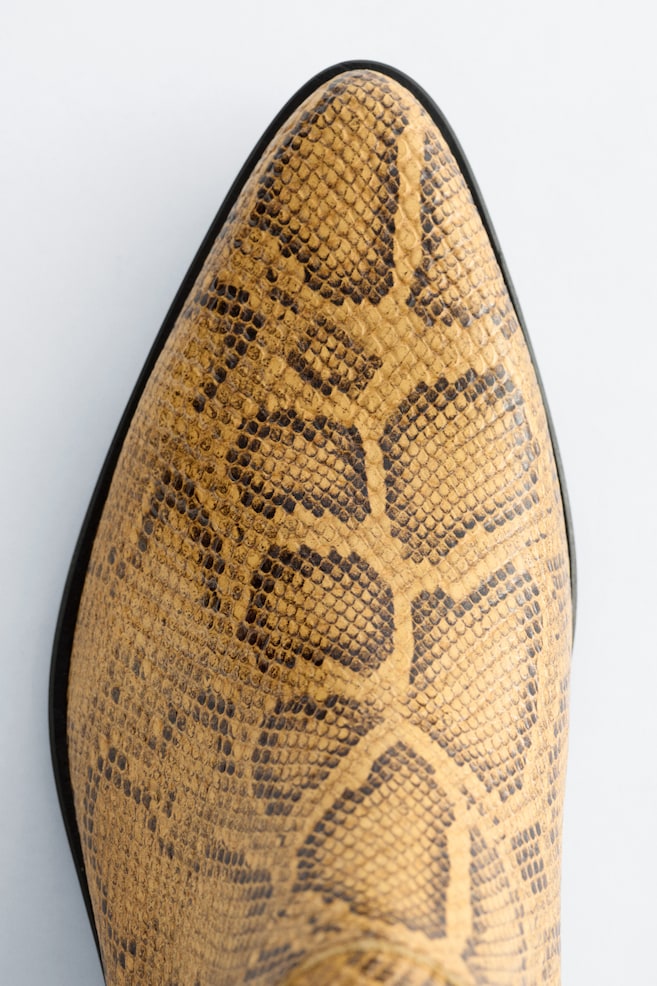 Skórzane sztyblety ze spiczastymi noskami - Beżowy/Wzór skóry węża/Czarny - 5