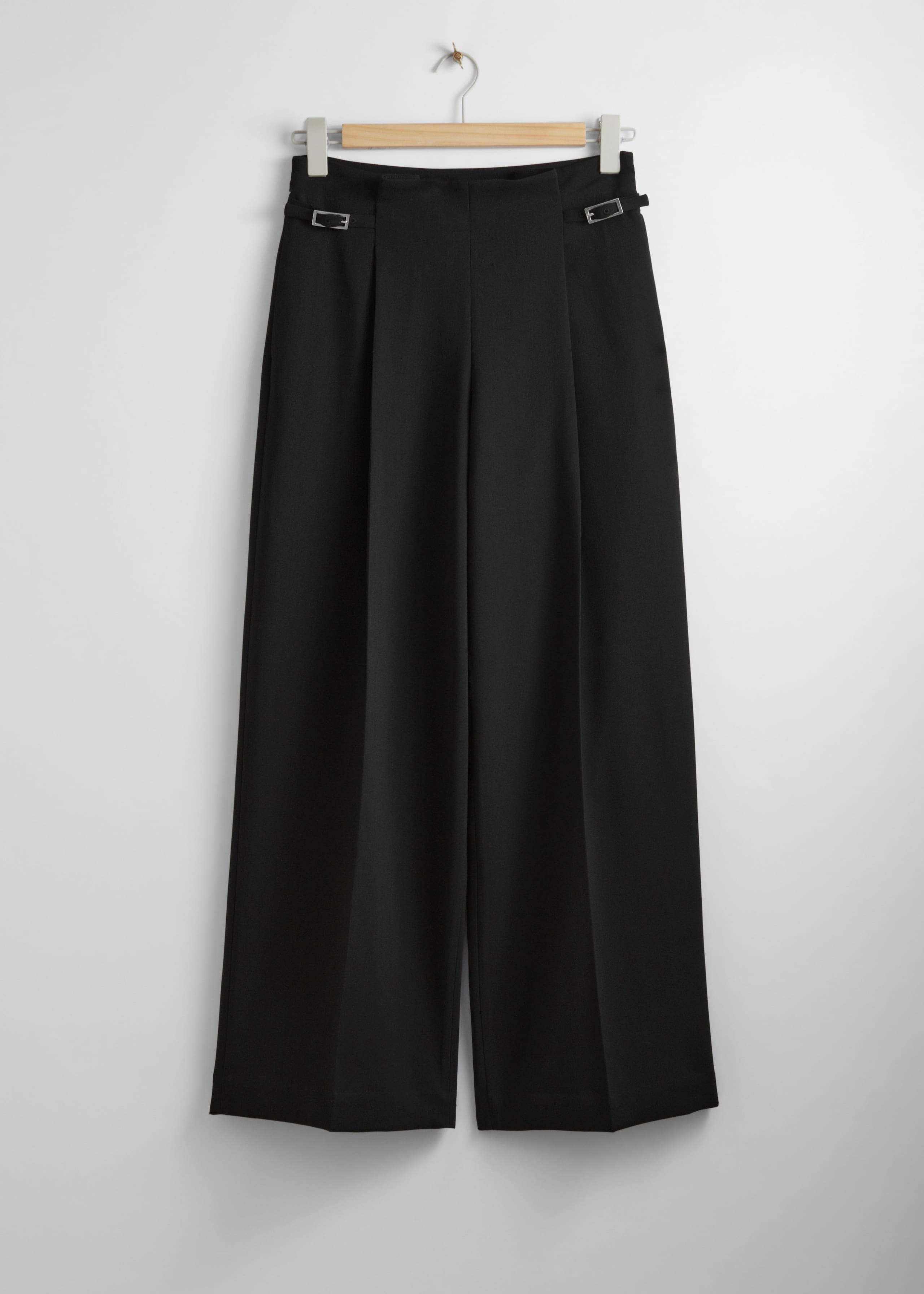 Avsmalnande byxor med pressveck – Svart – stilleben