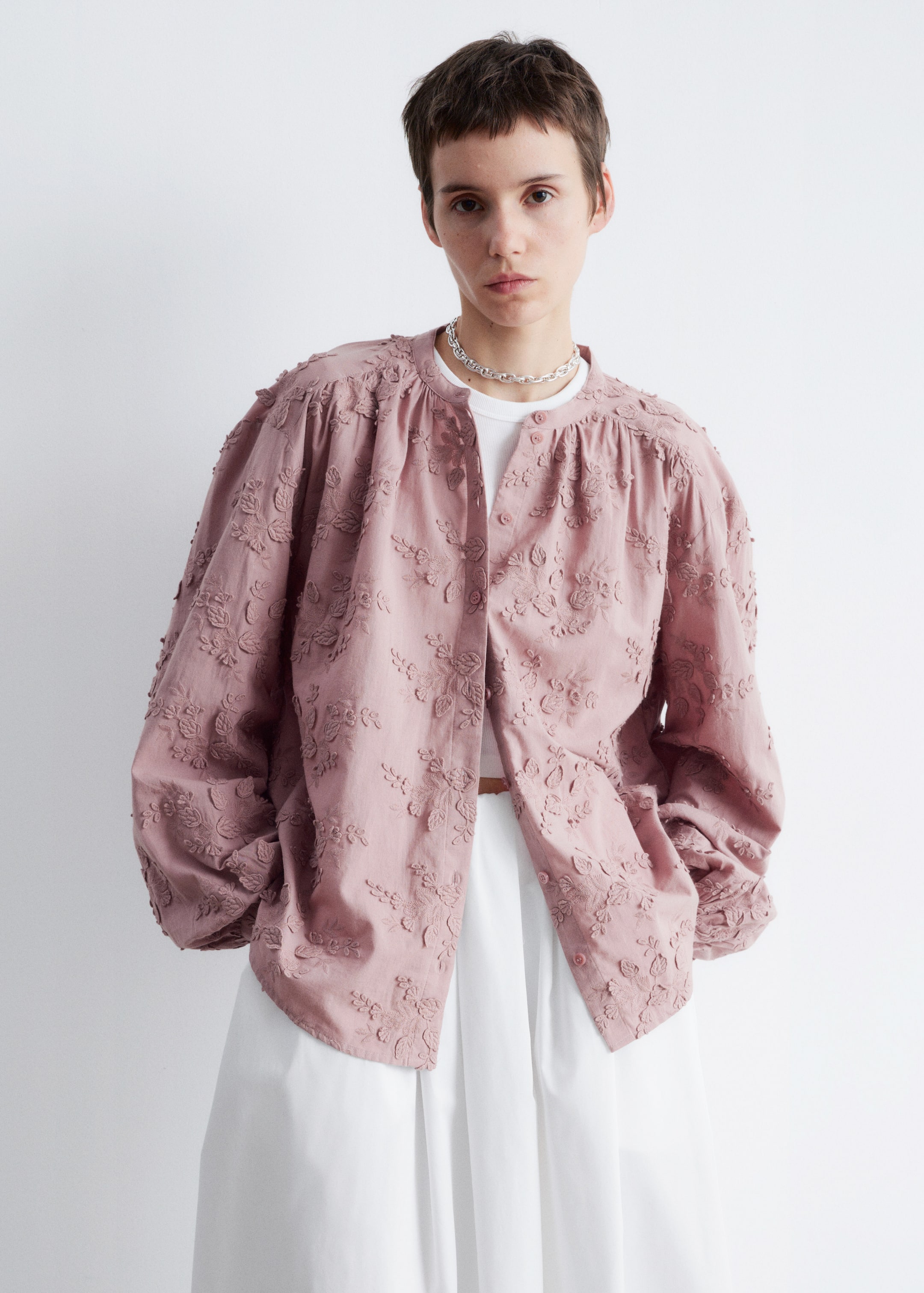 Größeres Bild anzeigen: Voluminöse Bluse mit Blumenapplikation - Altrosa Stickerei - Ladies | H&M AT 1