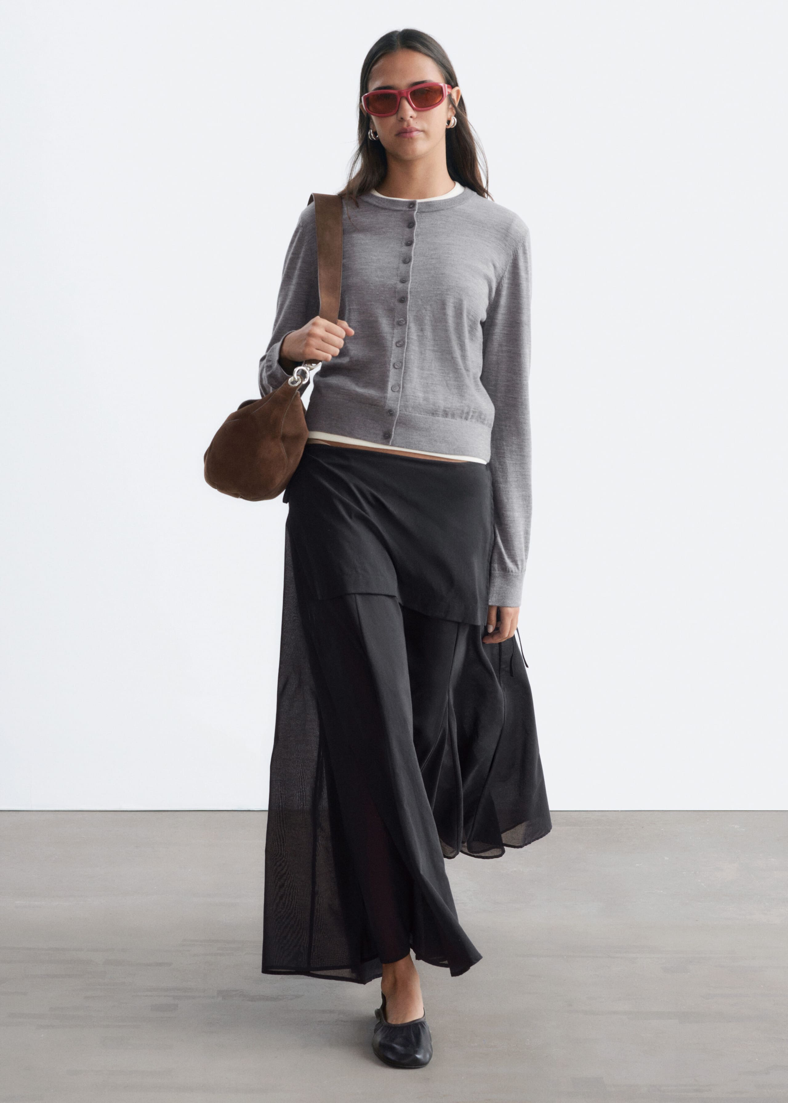 Schlichte Strickjacke aus Wolle - Grau - Lookbook