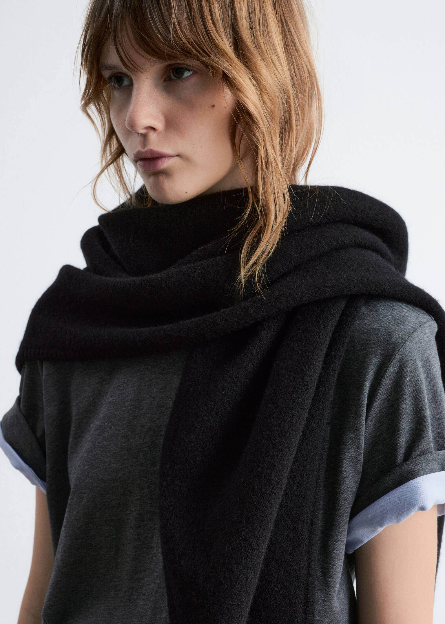 Wełniany trójkątny szalik - Czarny/Szary melanż - 3