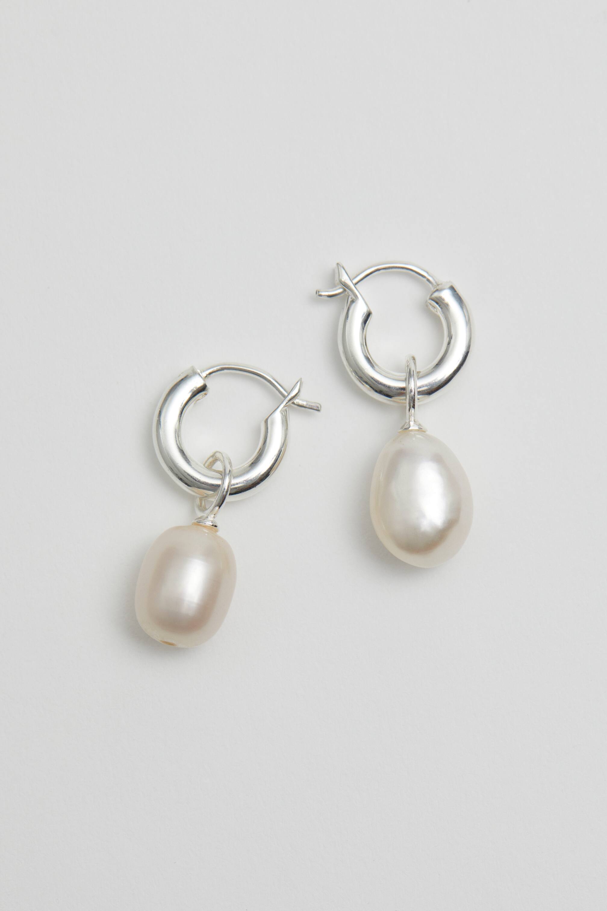 Größeres Bild anzeigen: Sterlingsilber-Ohrringe mit Perlenanhängern - Silber - Ladies | H&M AT 1