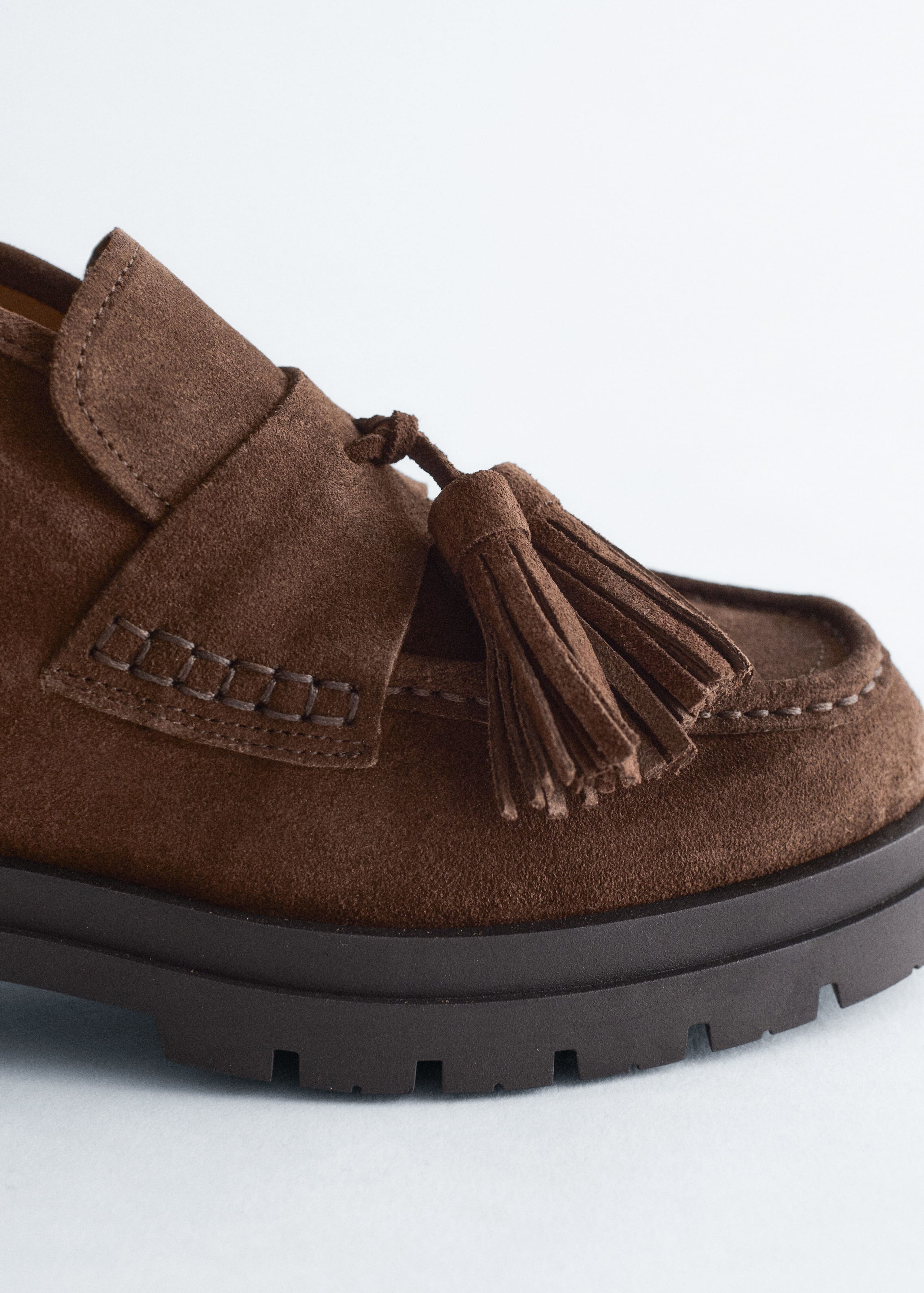 Image of Ankle-Loafer aus Veloursleder mit Quasten