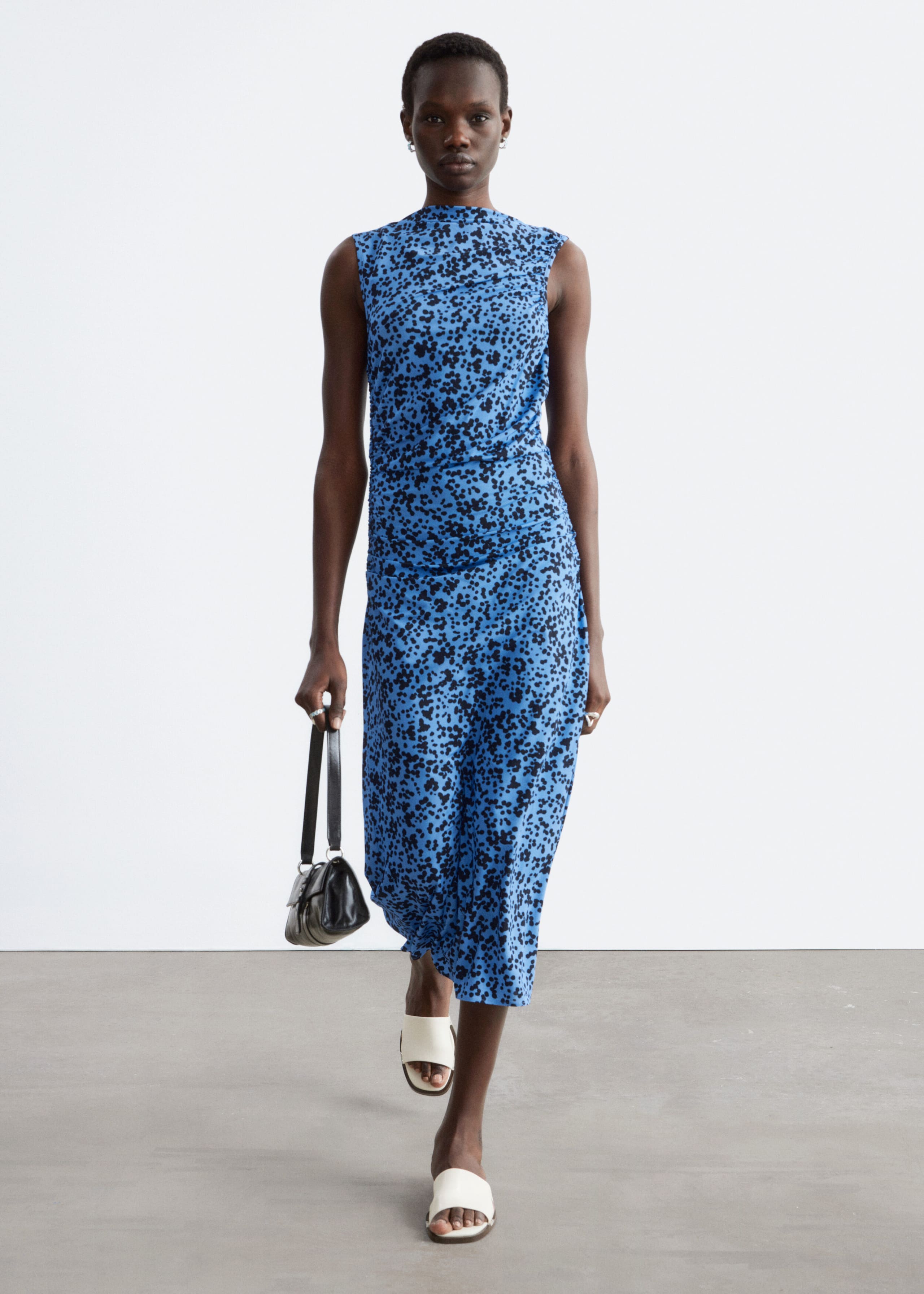 Image of Rynkad midiklänning