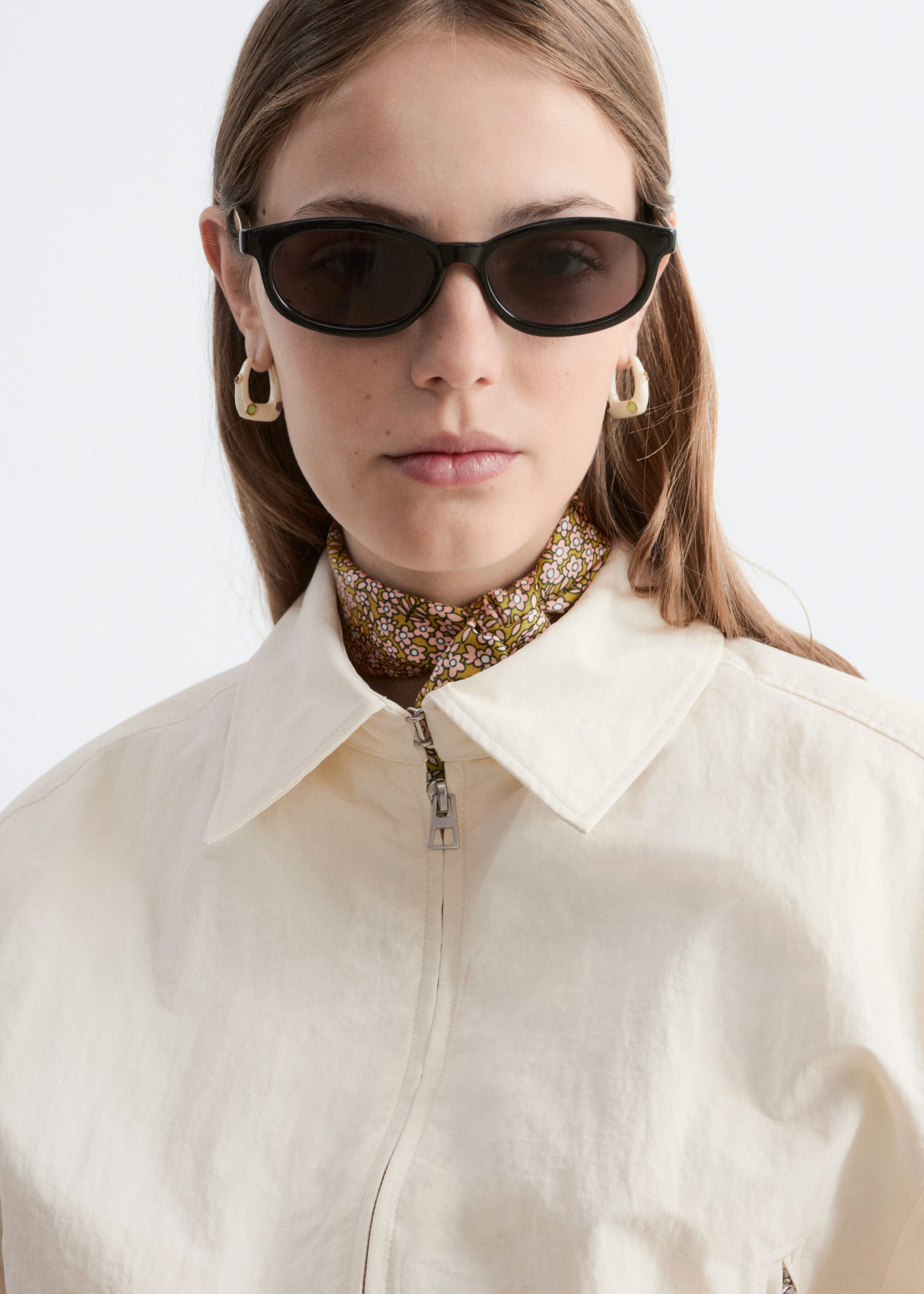Mönstrad sidenscarf – Röd/lila blommig – lookbook