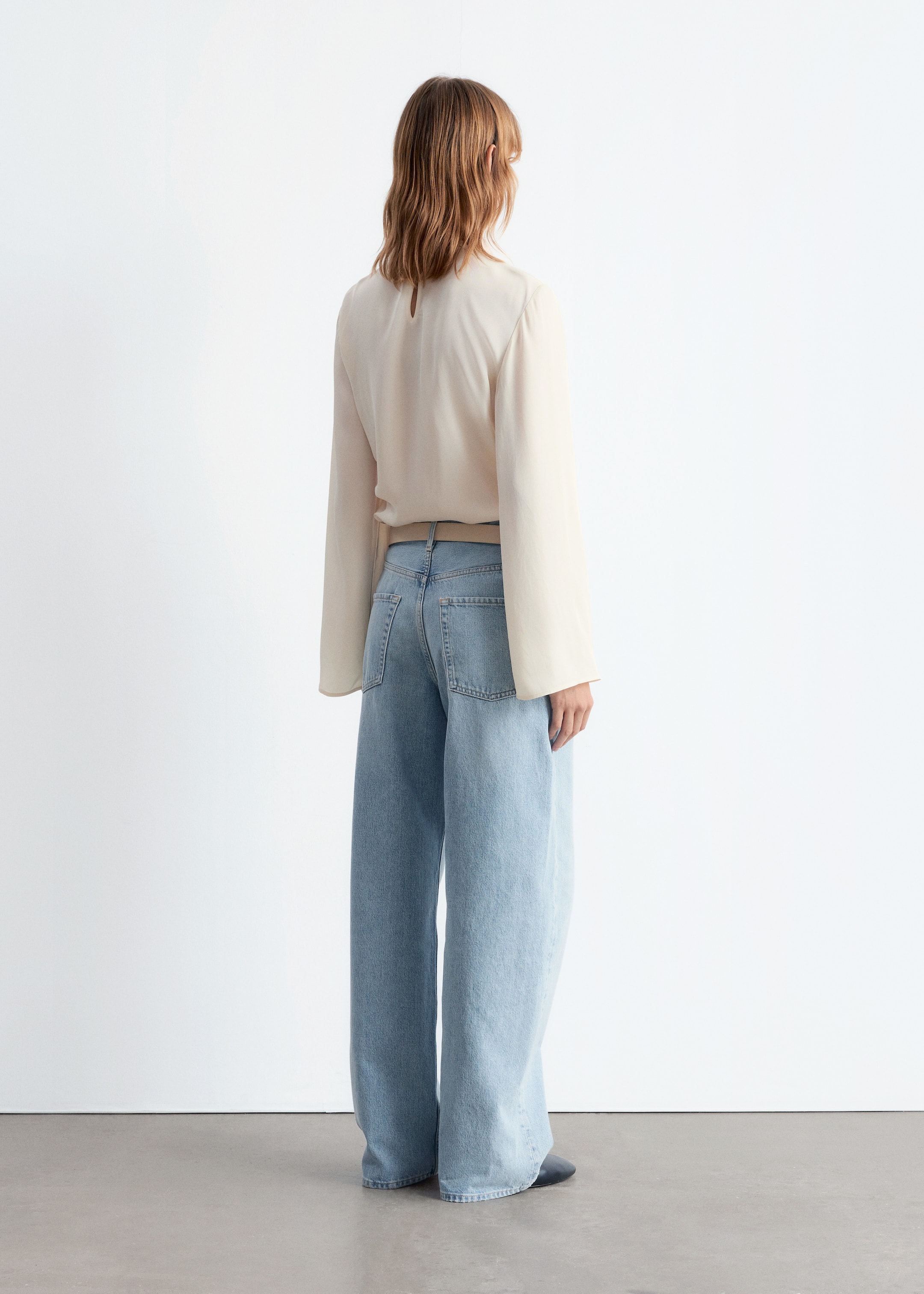 Visualizza immagine più grande: Blusa in raso con dettaglio sciarpa - Beige - DONNA | H&M IT 5