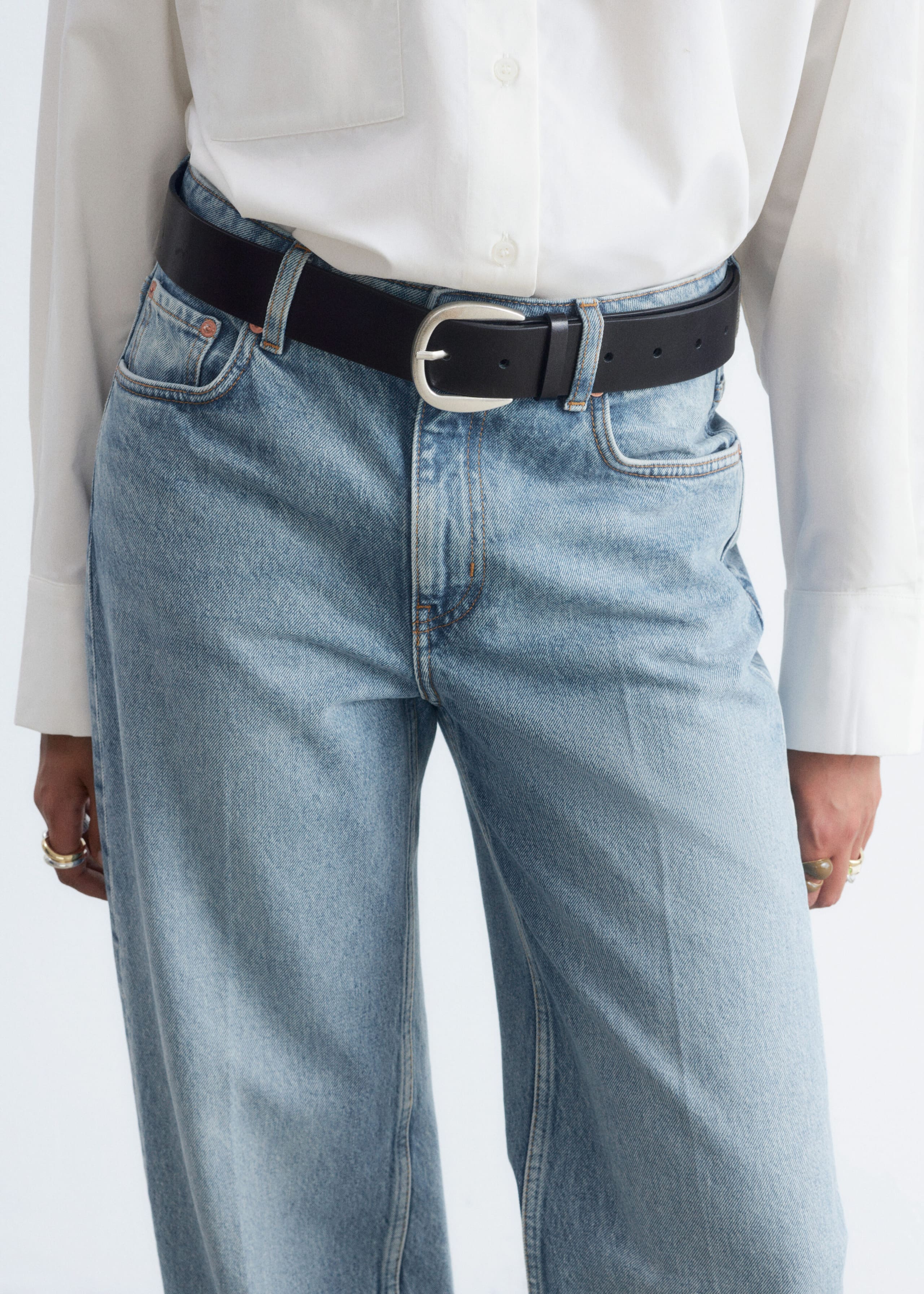 Tapered Jeans - Light Blue - Lookbook