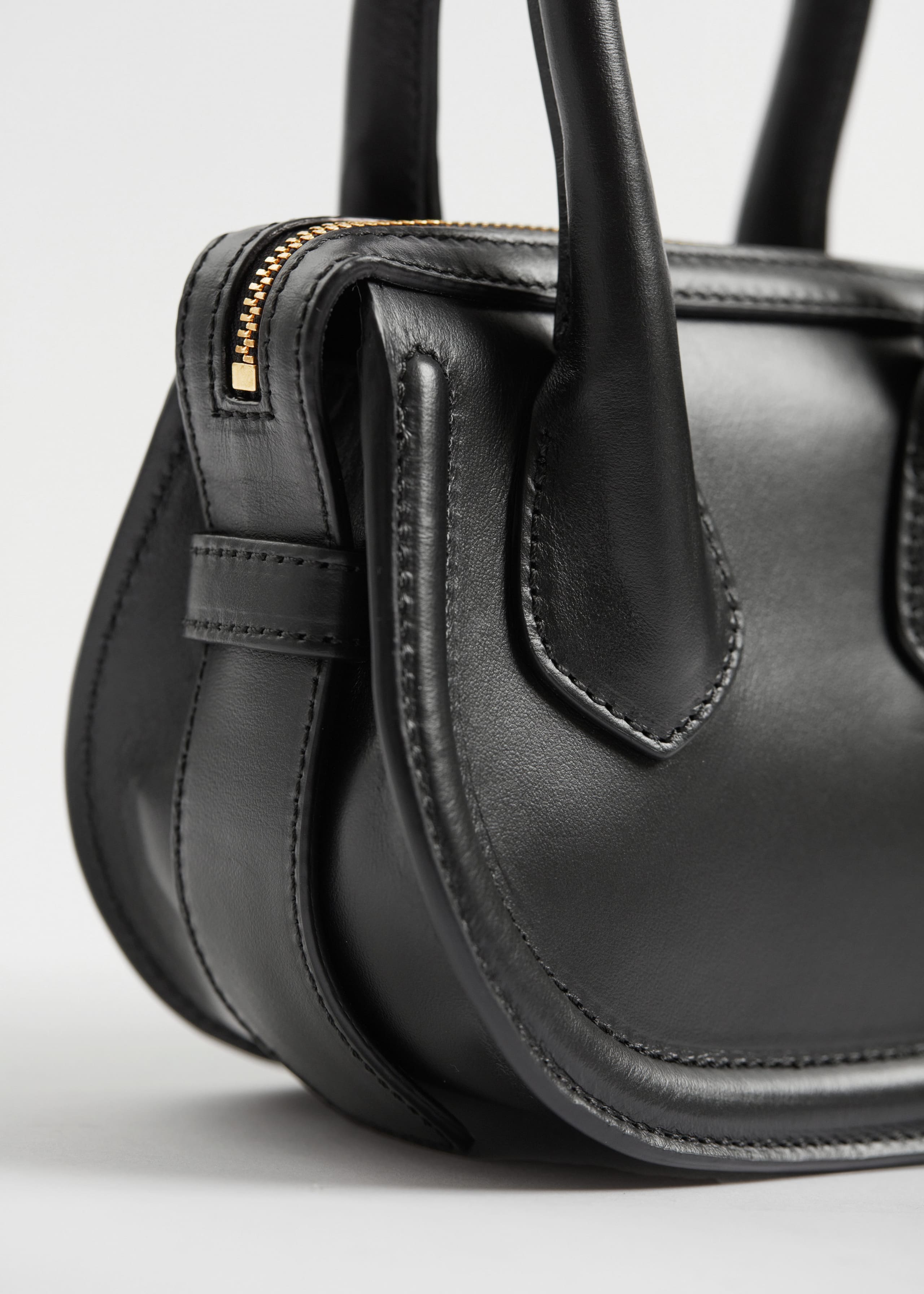 SmallTopHandleLeatherBag - {{variantName}} - Descrizione dettagliata