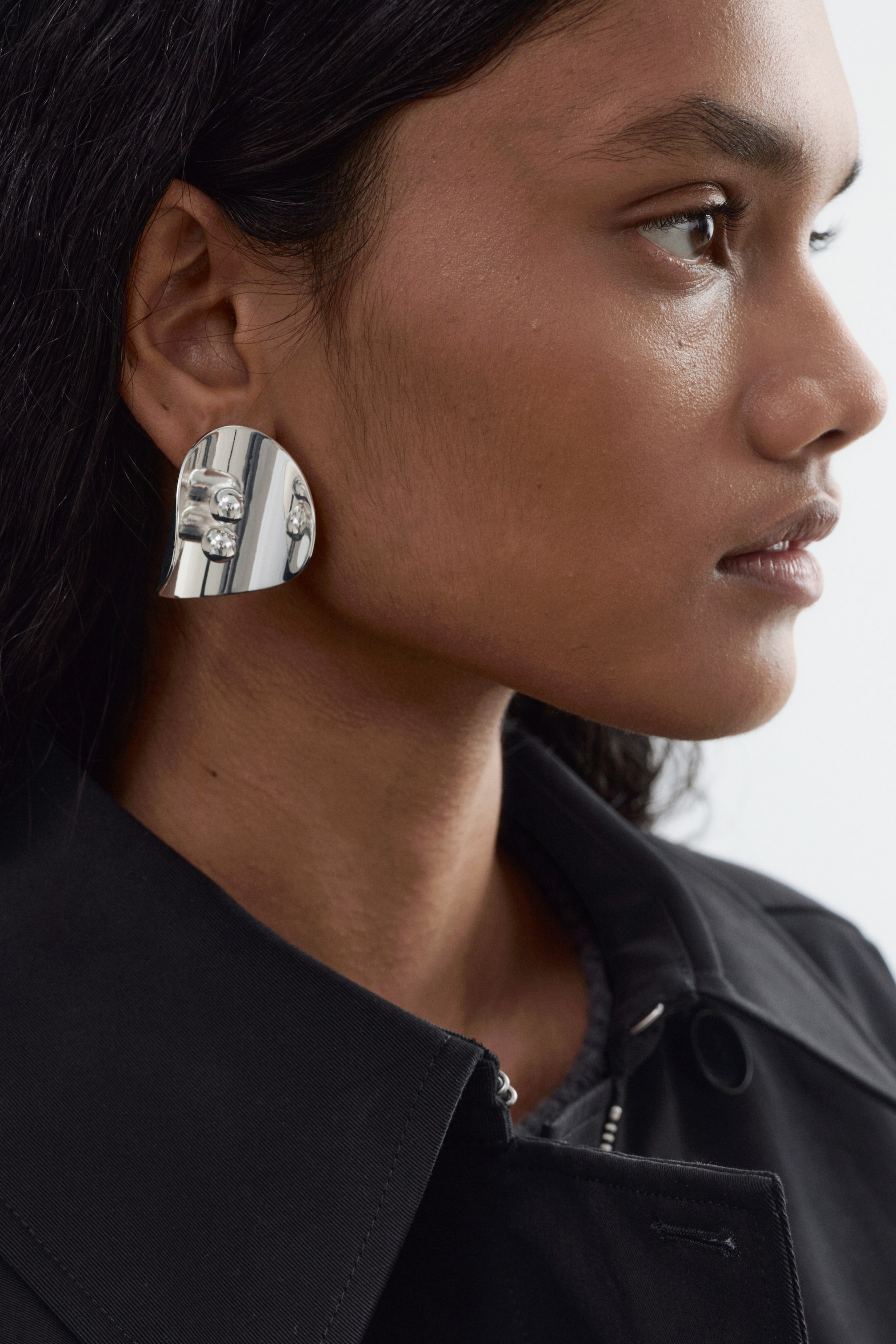 Zobacz większy obraz: Sculptural Panel Earrings - Srebrny - ONA | H&M PL 1
