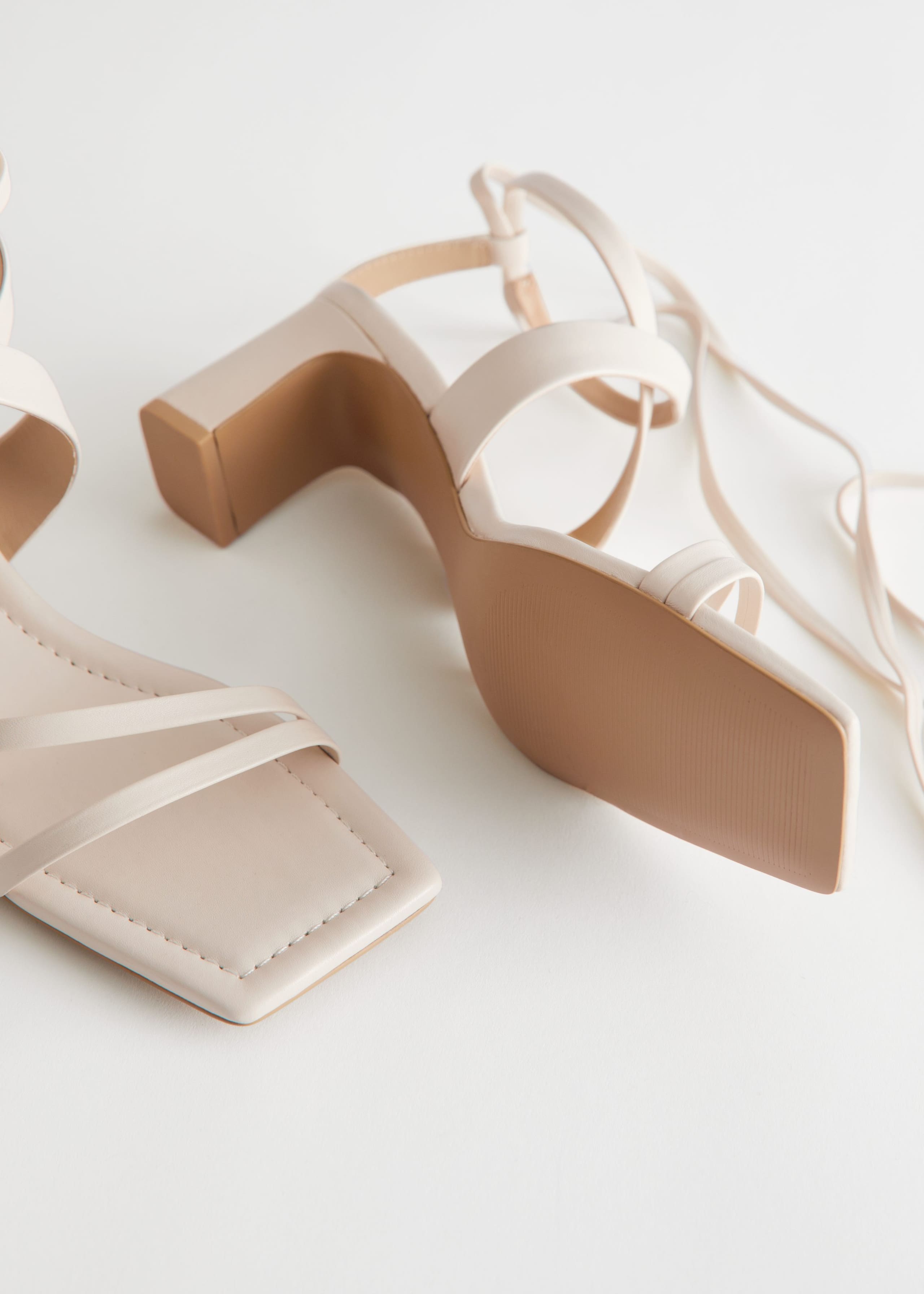 Block Heel Strappy Leather Sandals - {{variantName}} - Detalle descriptivo
