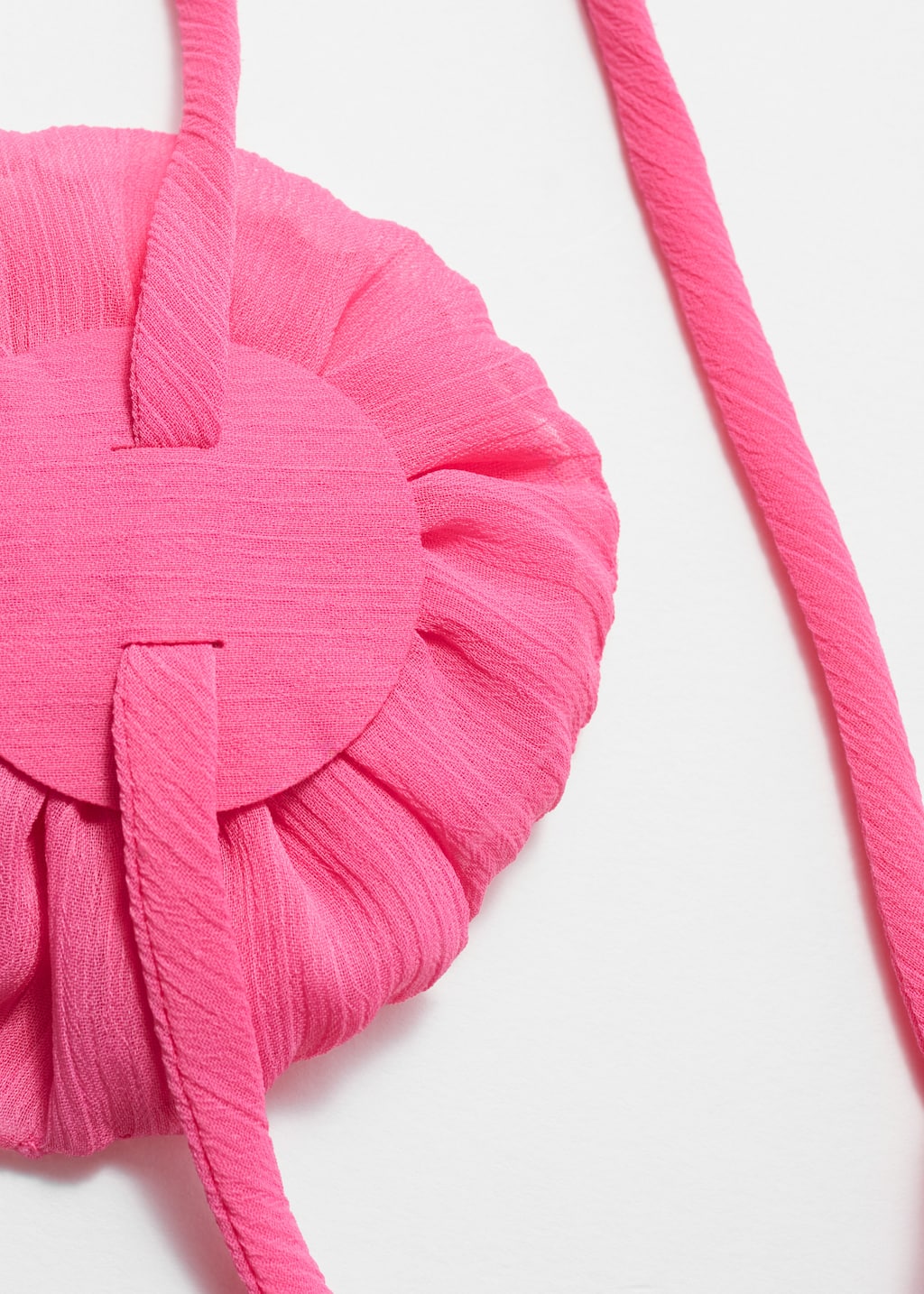 Image of Collier avec broche rose et liens