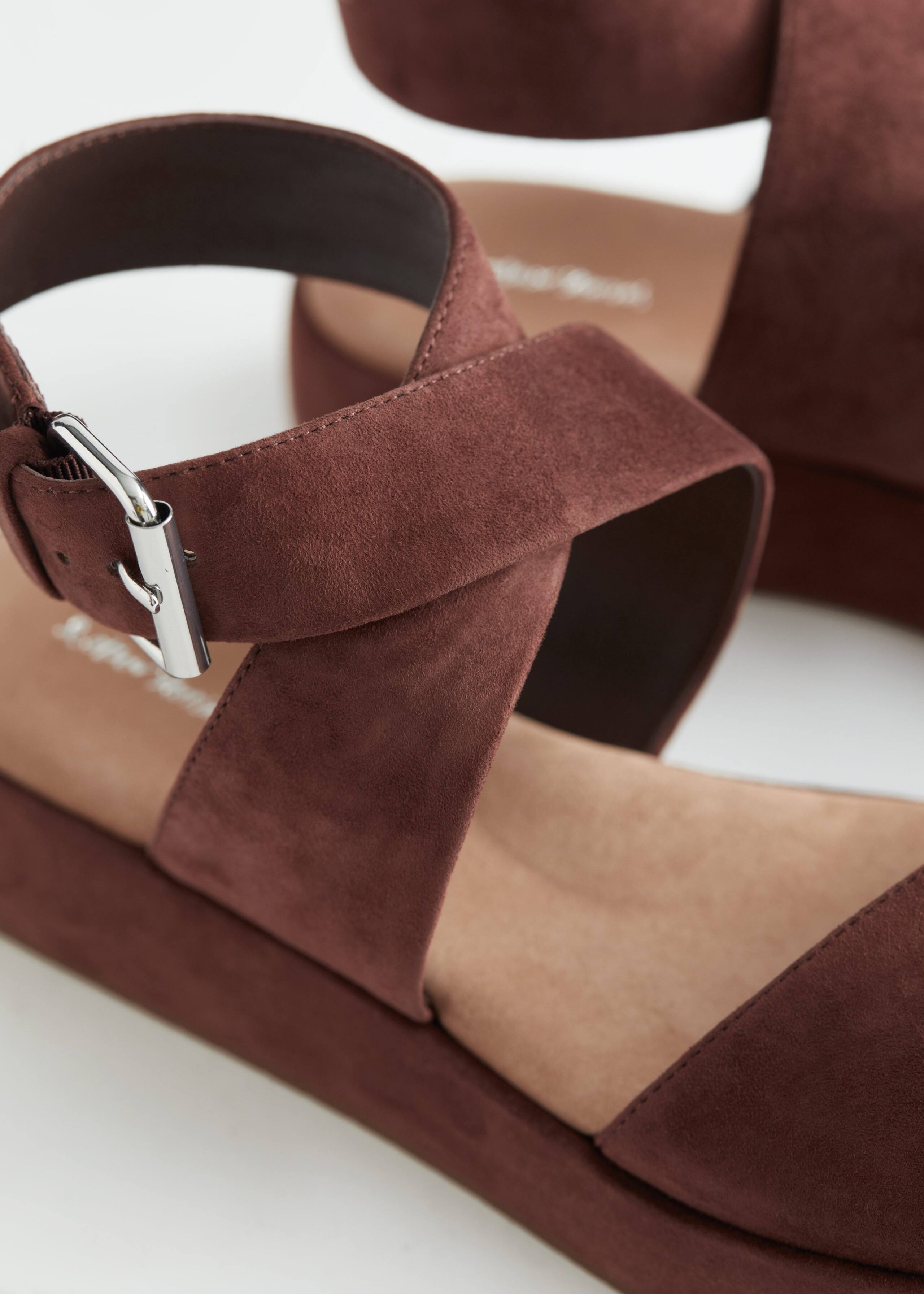 Suede Flatform Sandals - {{variantName}} - Detalle descriptivo