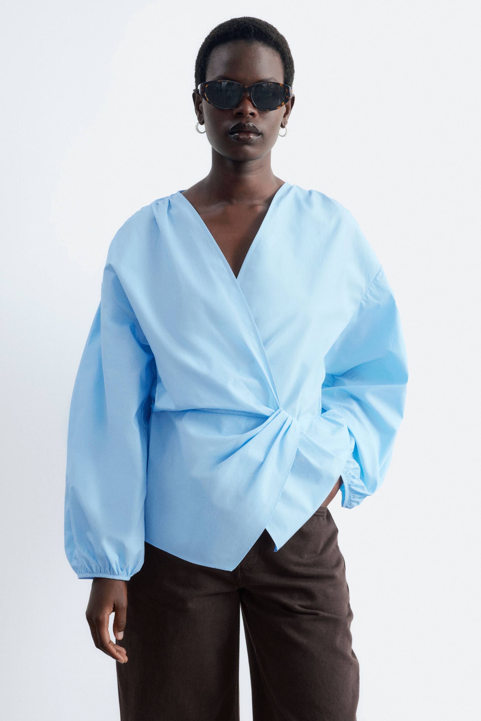 Ver imagen más grande: Blusa cruzada de algodón - Azul claro - MUJER | H&M ES 1