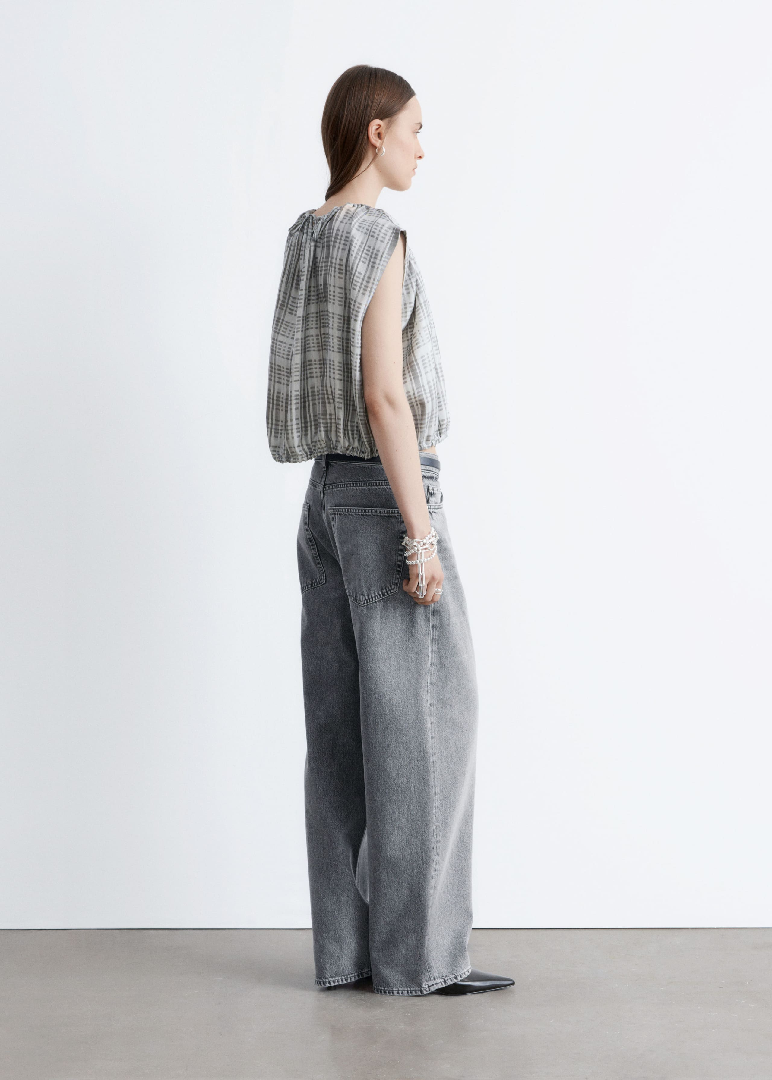 Image of Top de seda con cordón de ajuste