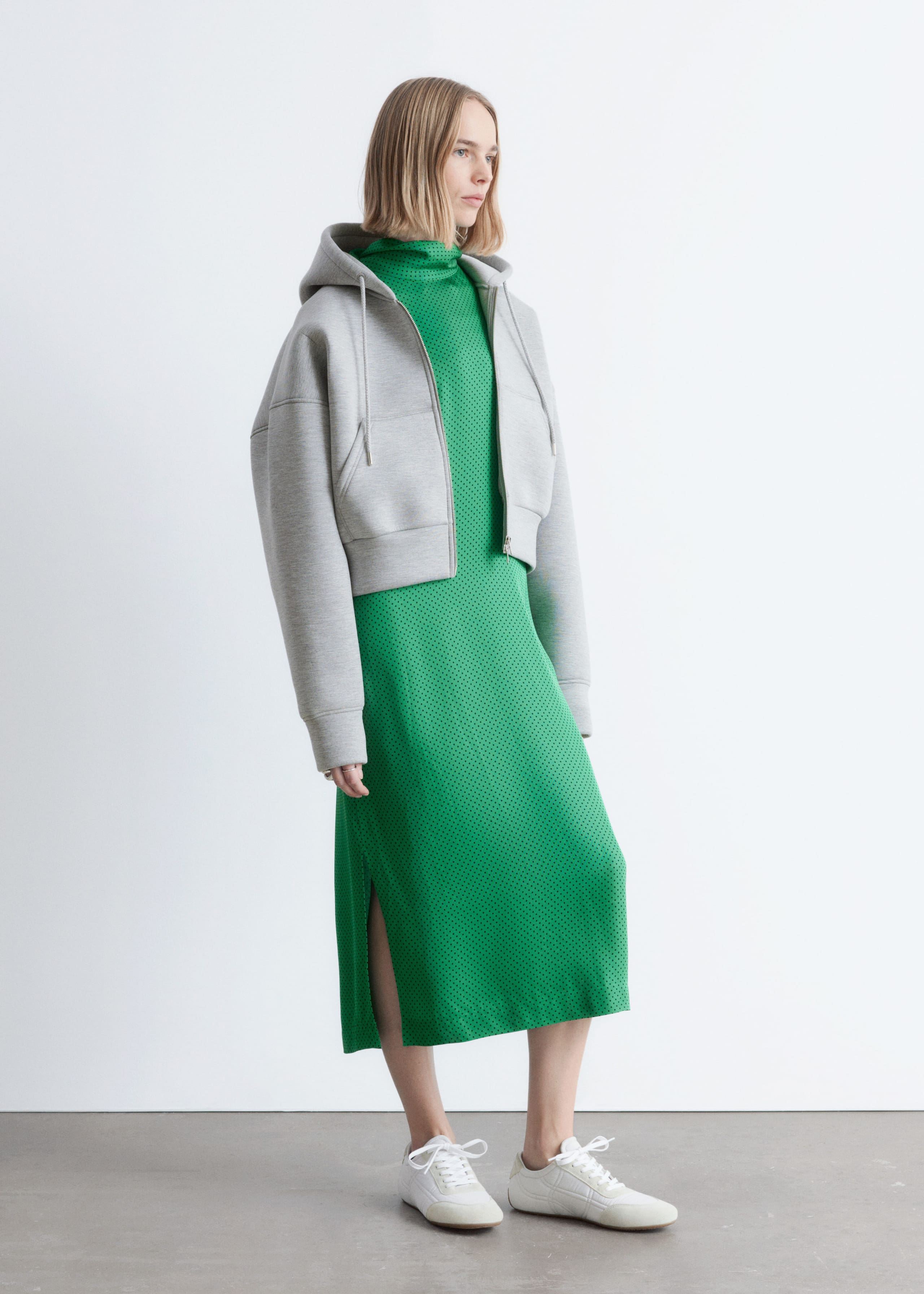 Image of Felpa cropped in scuba con cappuccio e zip