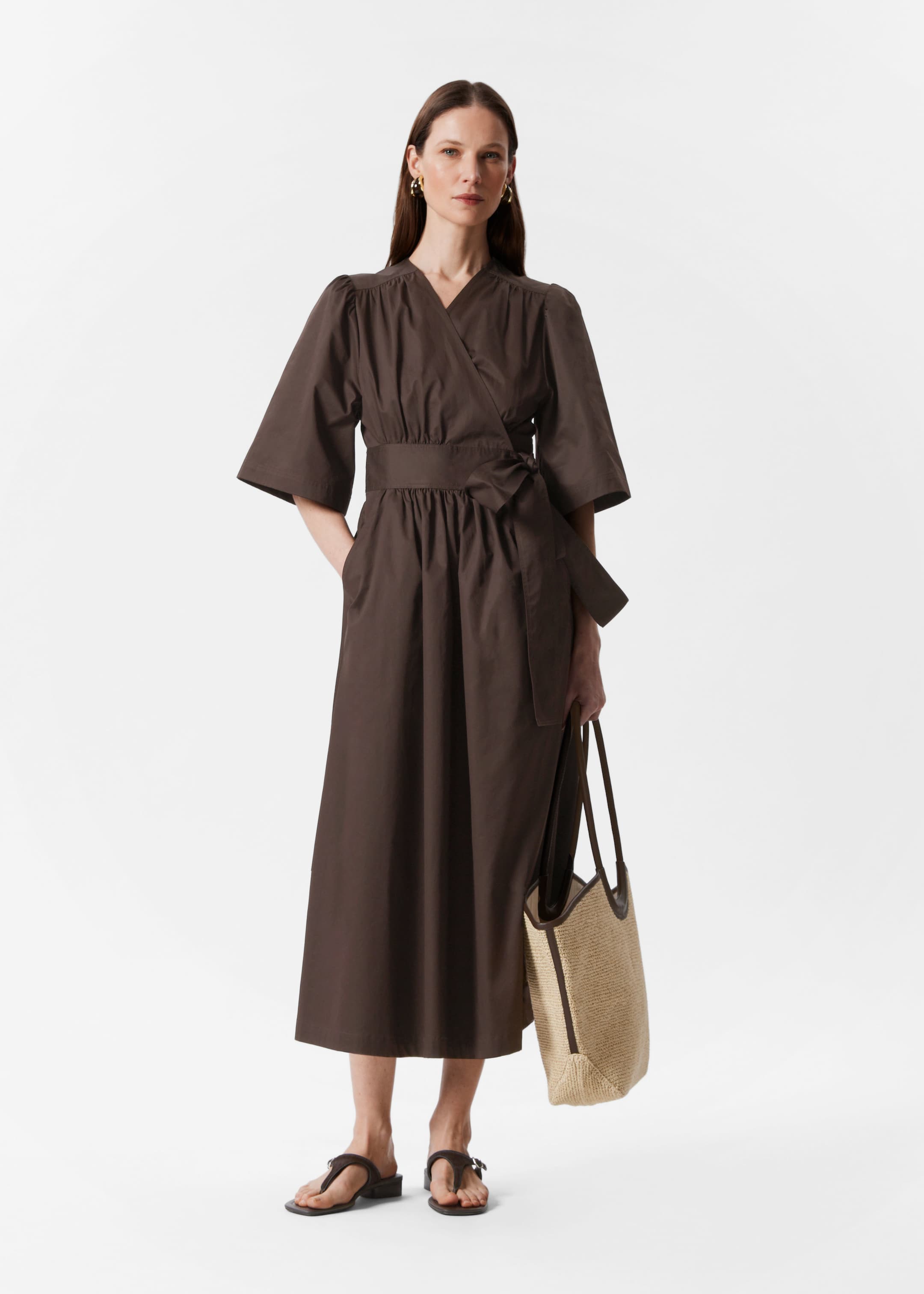Zobrazit větší obrázek: Zavinuté midi šaty - Tmavě hnědá - ŽENY | H&M CZ 1