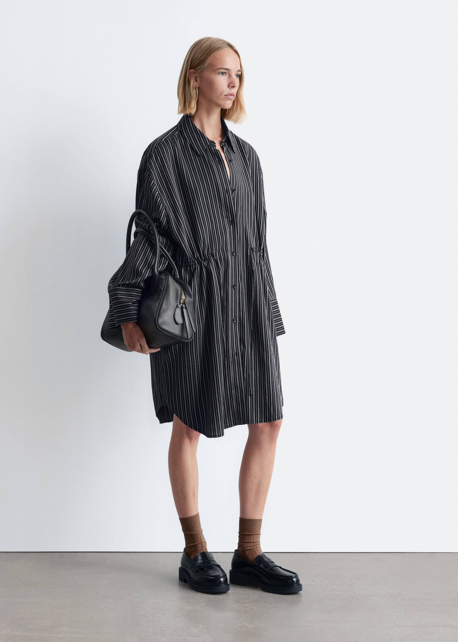 Oversized-Mini-Hemdkleid - Schwarz/Weiß gestreift - 4