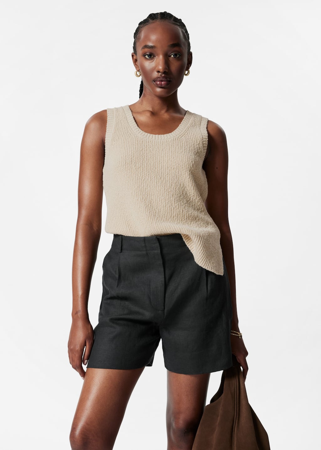 Dopasowane lniane szorty – Pszeniczny – Lookbook