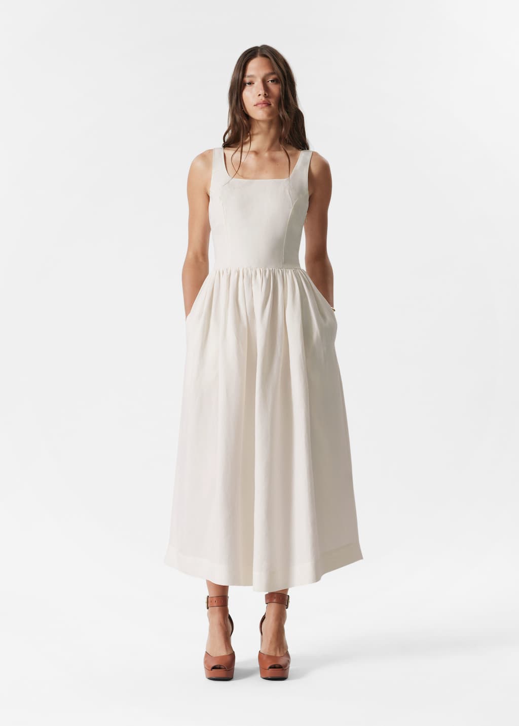 Ausgestelltes Midikleid - Weiß - Lookbook