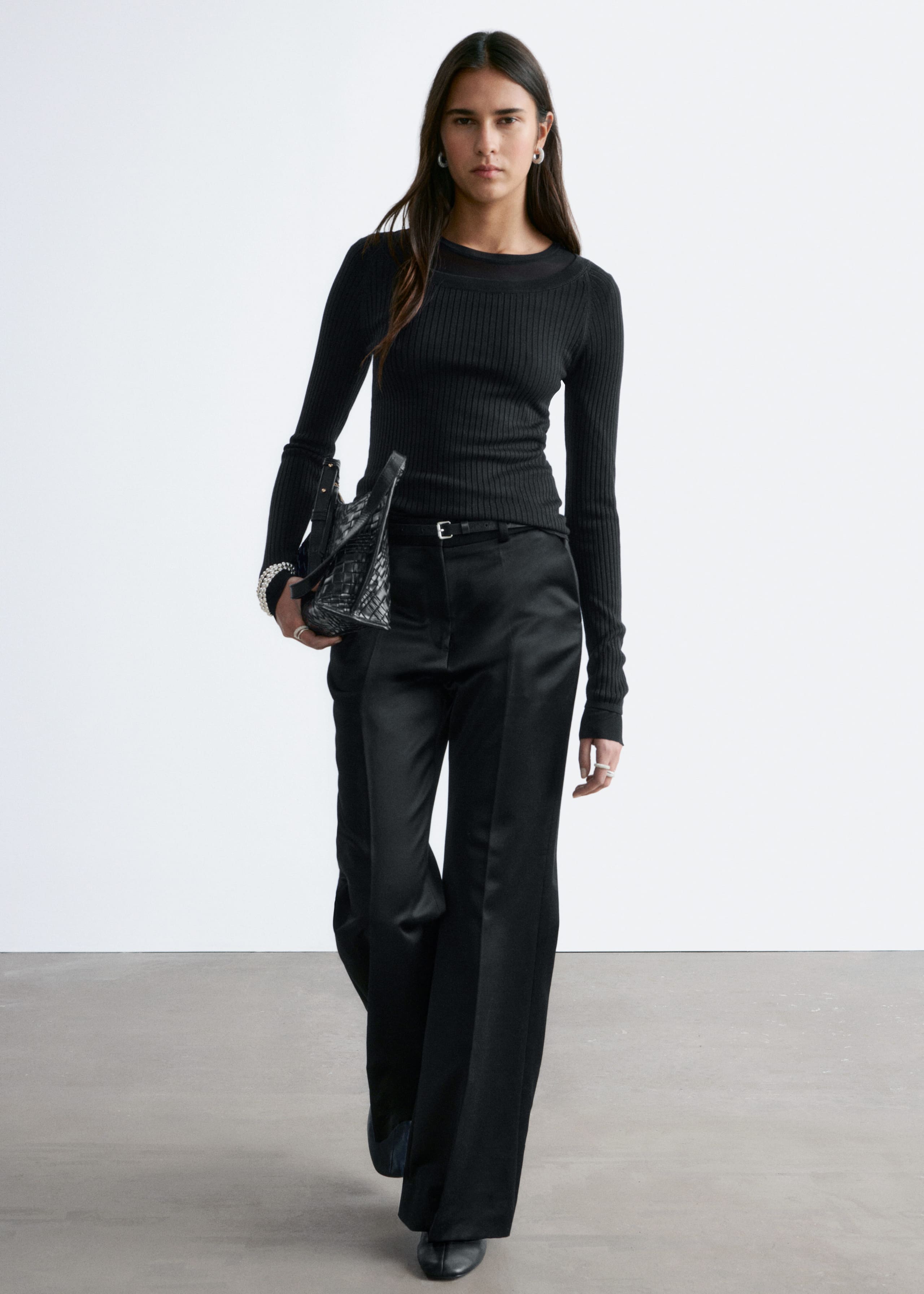 Pantalon évasé à plis marqués - Noir - Lookbook