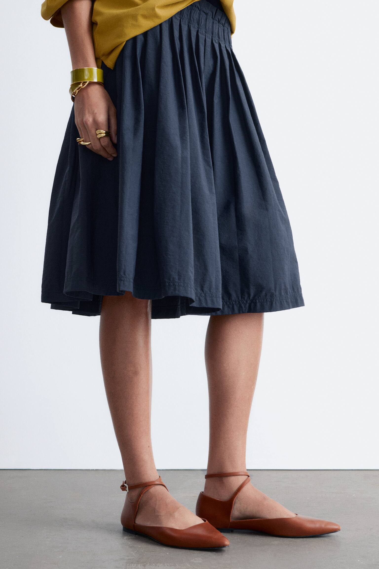 נעלי בלט שטוחות מעור עם רצועות מוצלבות - חום/לבן - 5