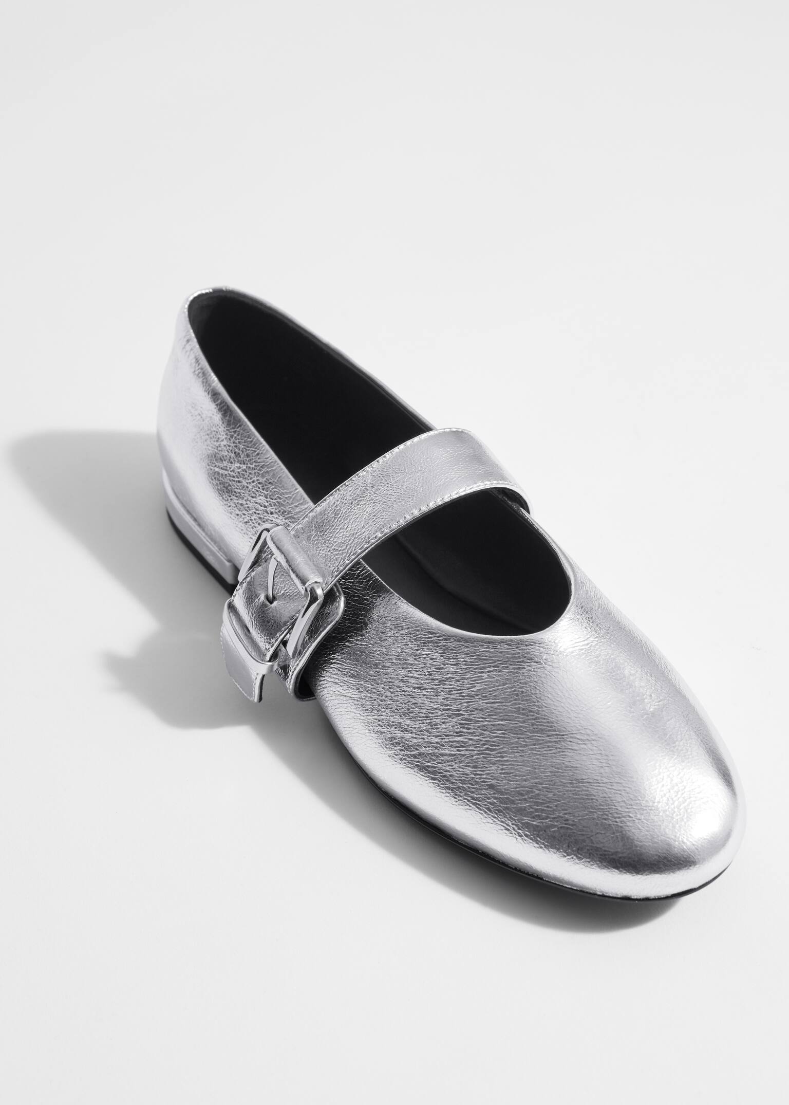 נעלי בלרינה מעור עם אבזם - כסוף - 4