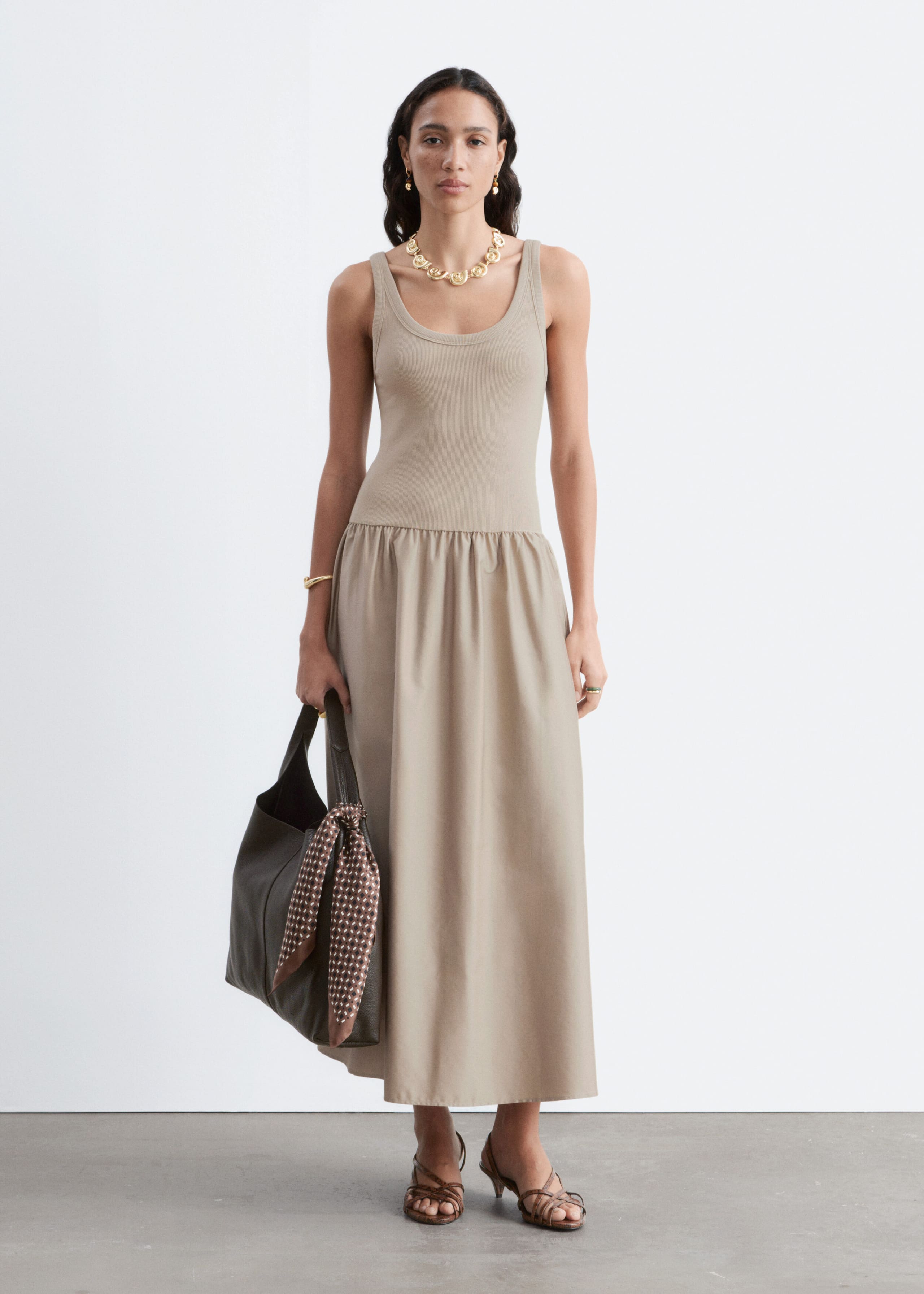 Midikleid mit Tanktop-Oberteil - Beige - Stillleben
