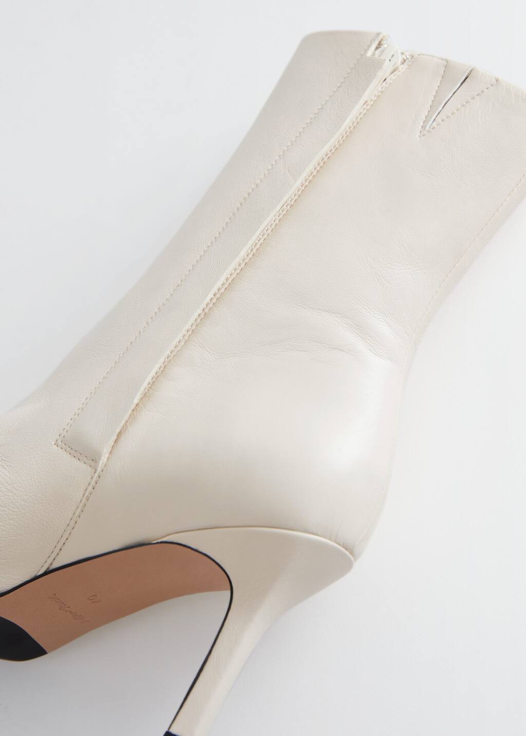Bottines en cuir à talon fin - {{variantName}} - Descriptive Detail