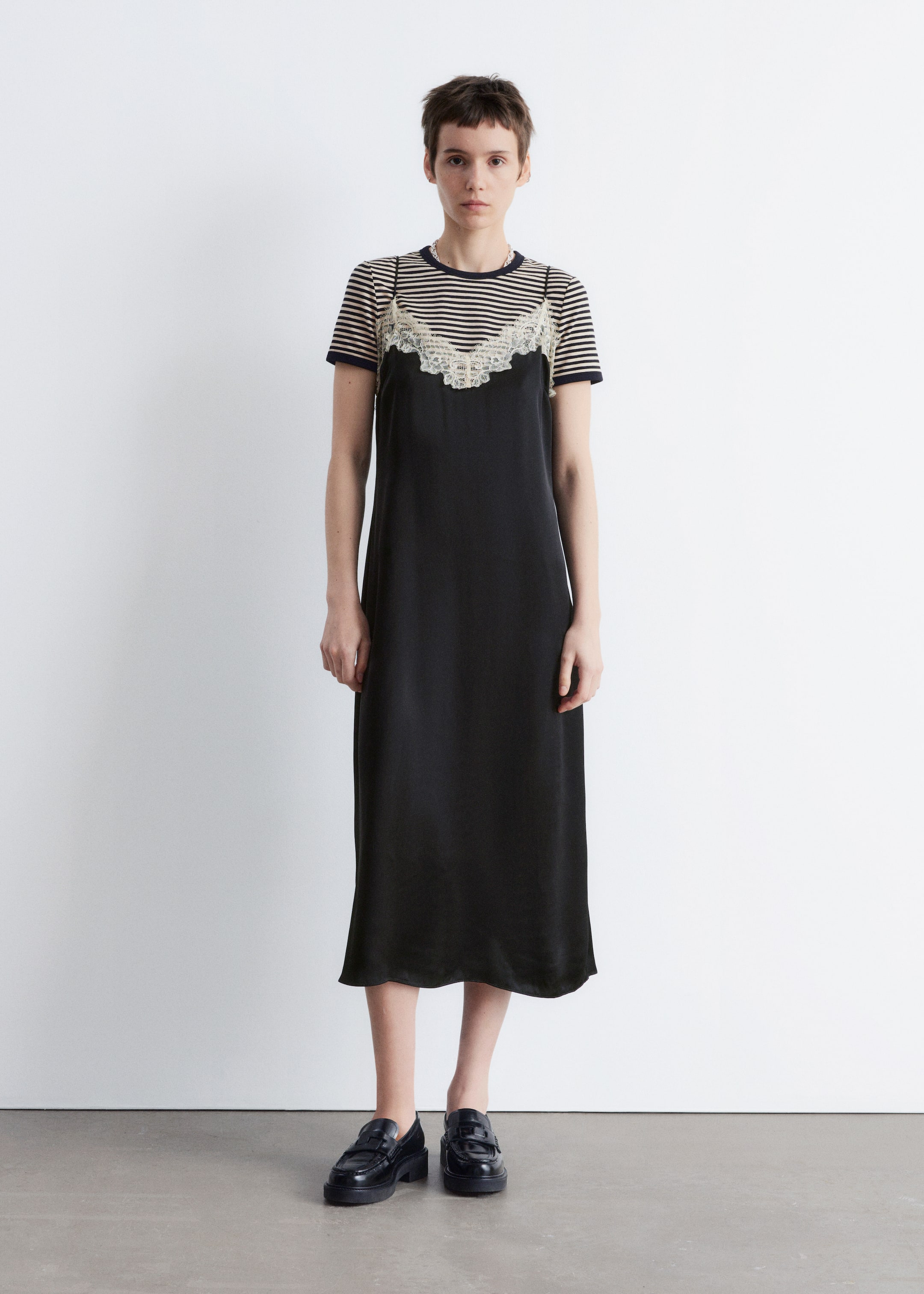 Visualizza immagine più grande: Abito sottoveste midi in raso - Nero - DONNA | H&M IT 1