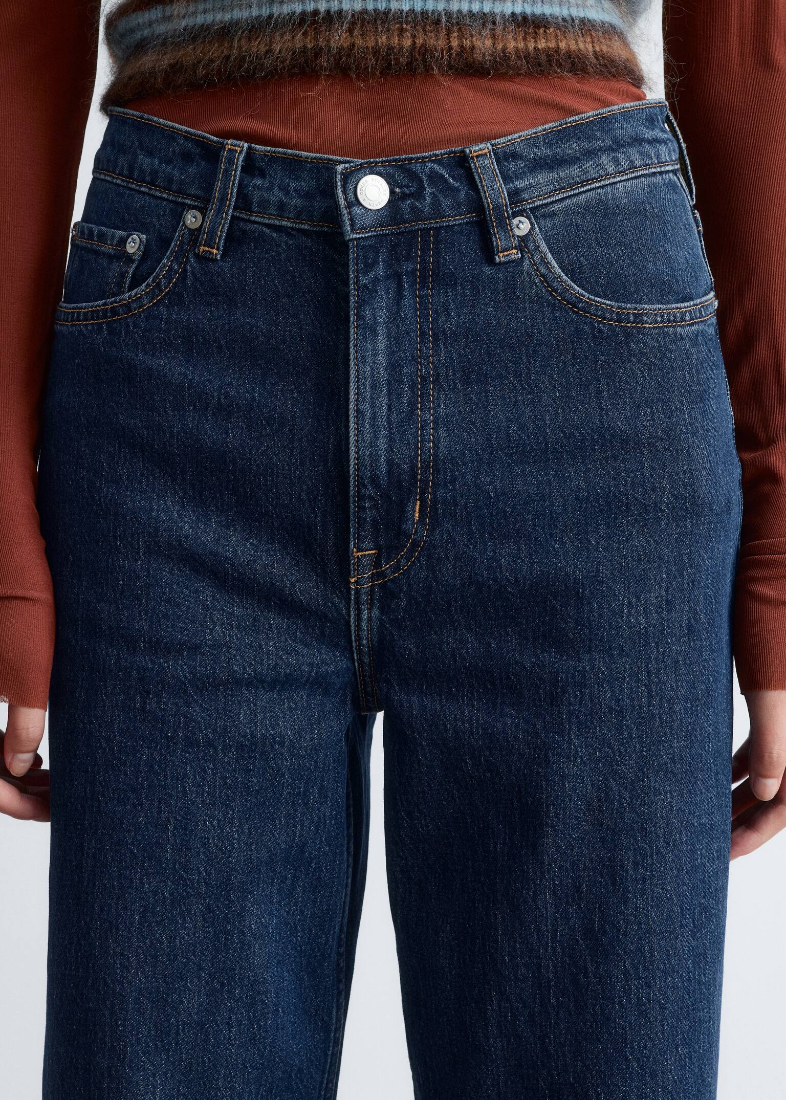 Verkürzte Jeans mit weitem Bein - Mittelblau/Schwarz/Hellblau/Weiß - 4