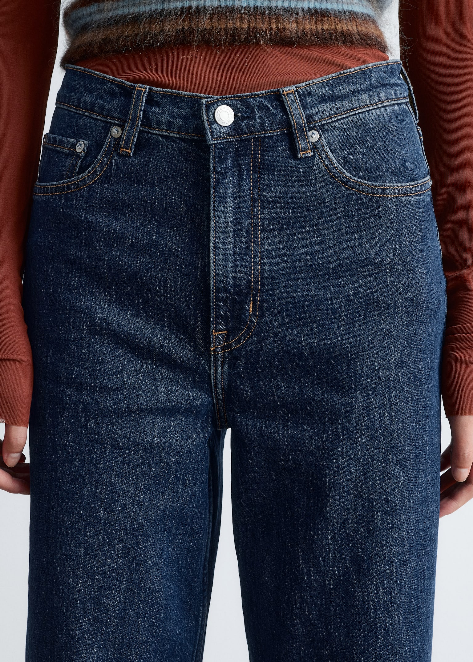 Verkürzte Jeans mit weitem Bein - Mittelblau/Schwarz/Weiß - 8