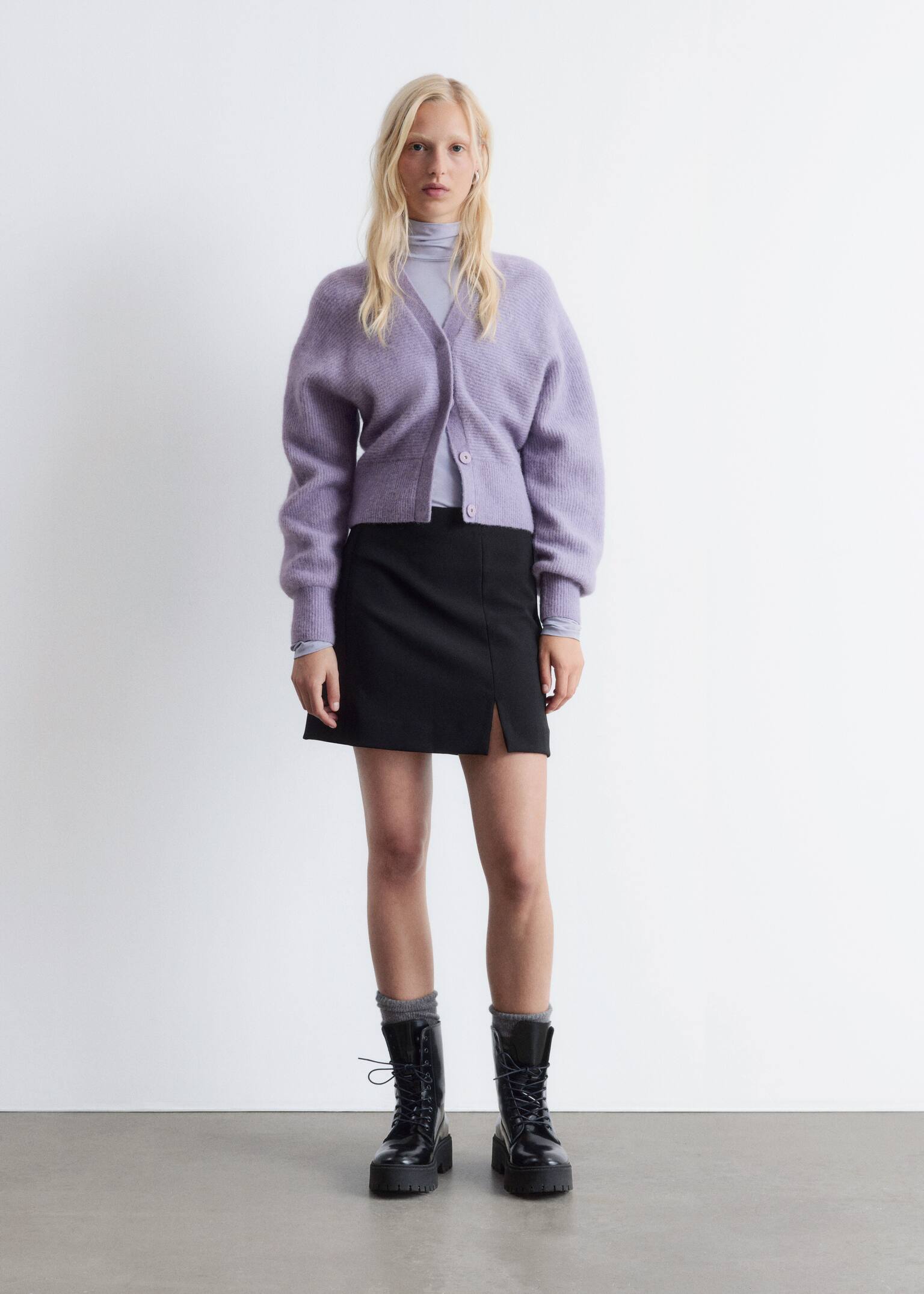 Kurze Strickjacke aus Alpakamischung - Helllila/Braun - 5