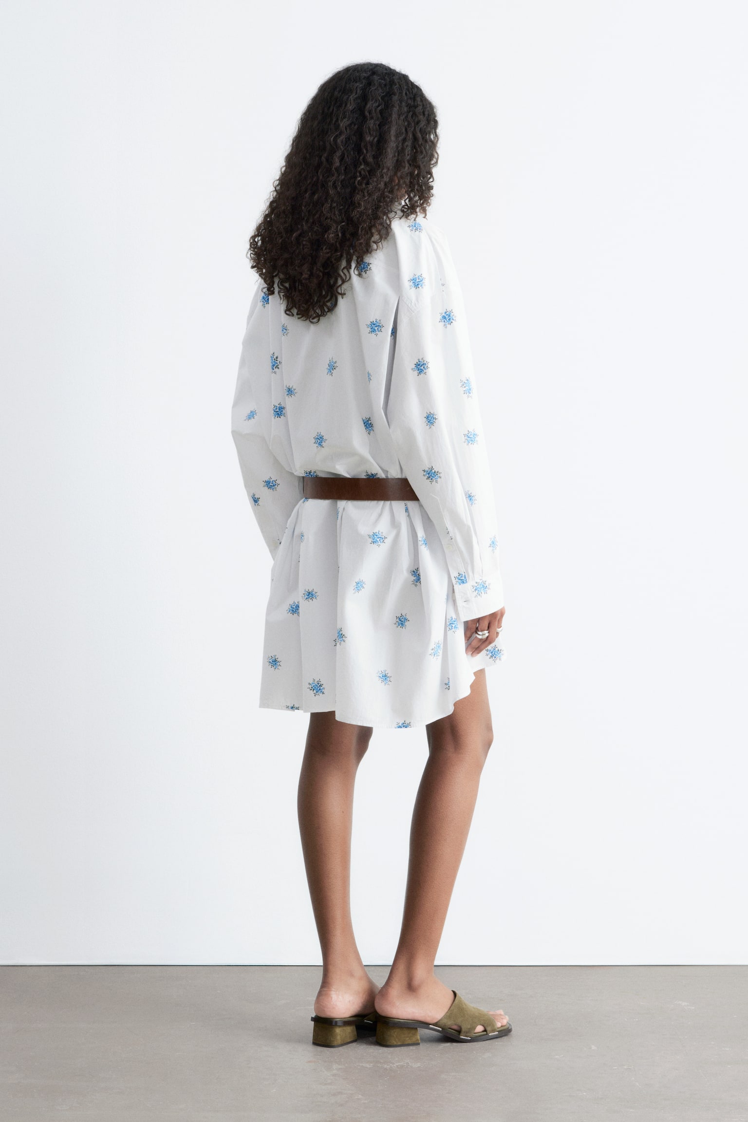 Robe-chemise courte oversize - Blanc / Motif floral bleu/Rayures fines gris/blanc - 4