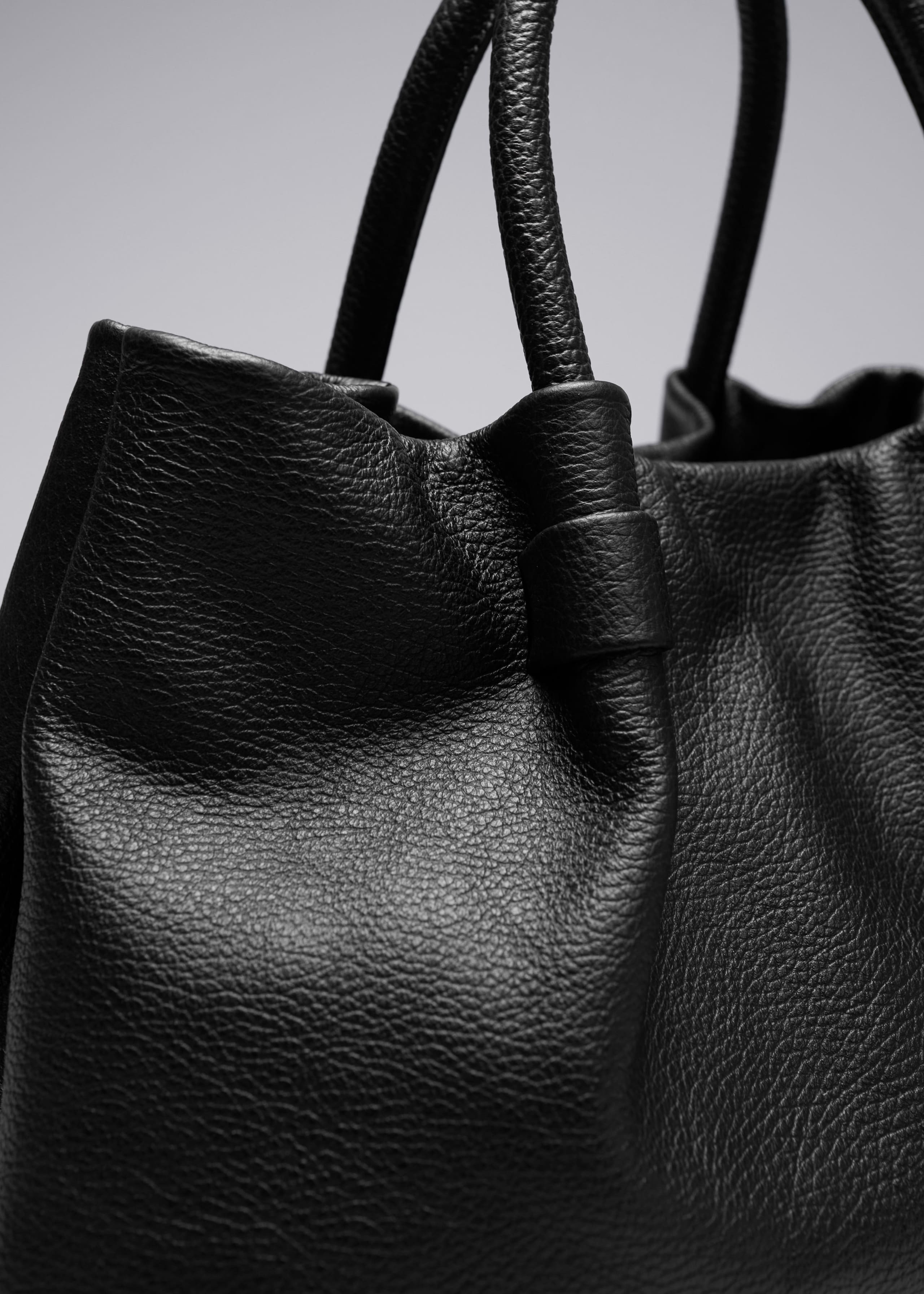 Classic Leather Tote - {{variantName}} - Descriptive Detail