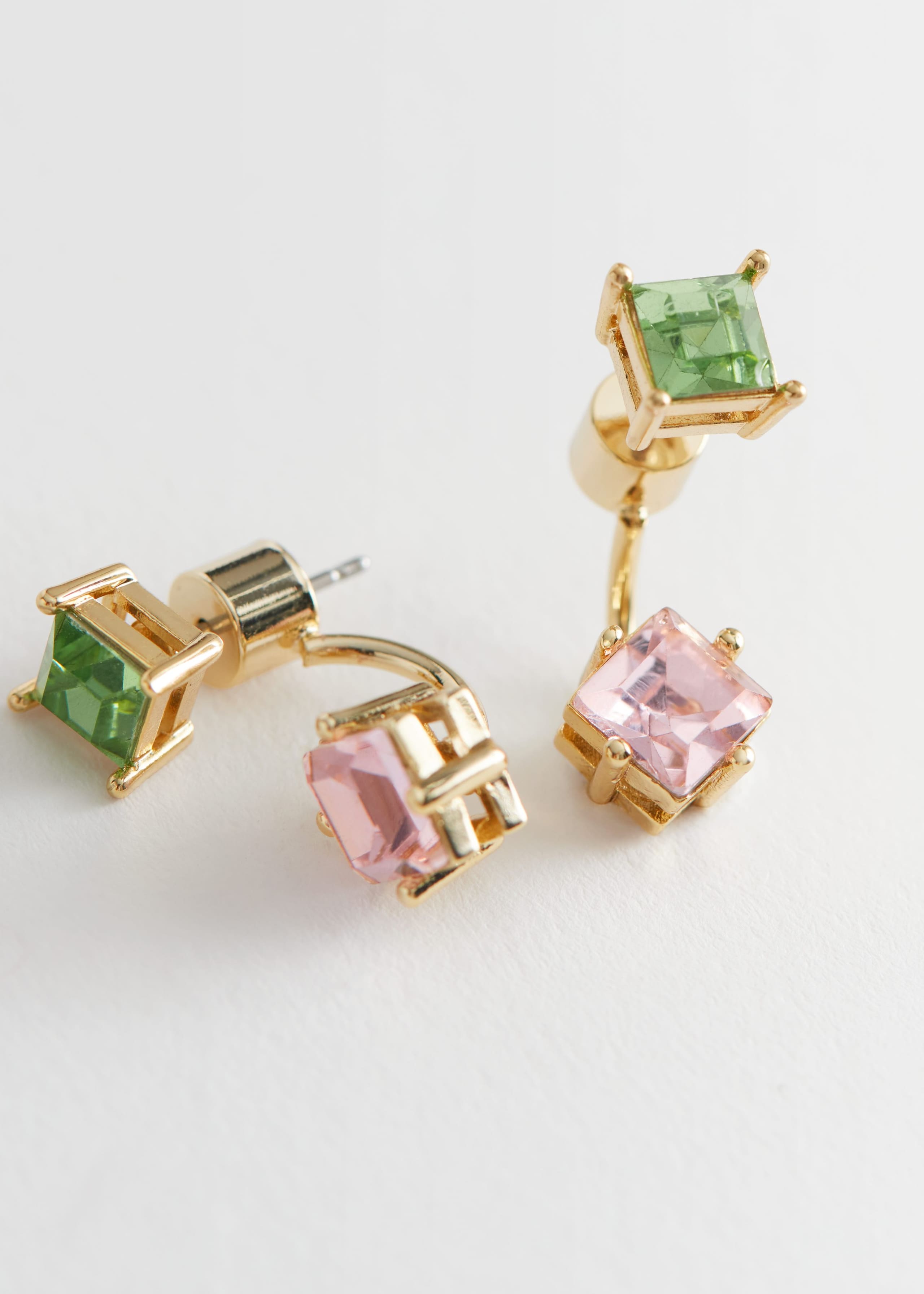 SquareStoneStudEarrings - {{variantName}} - Detalle descriptivo