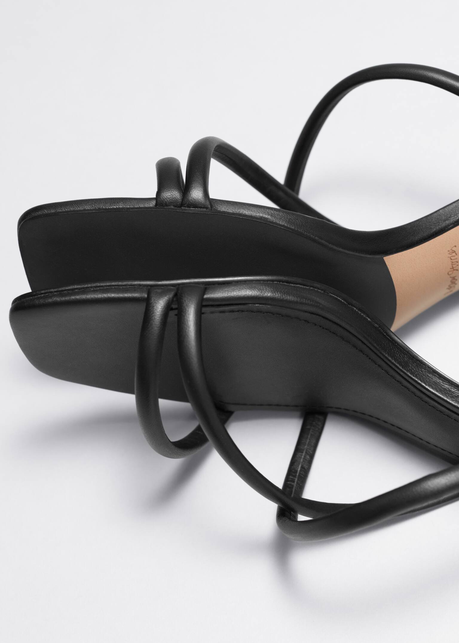 Strappy Block Heel Sandals - שחור - 4