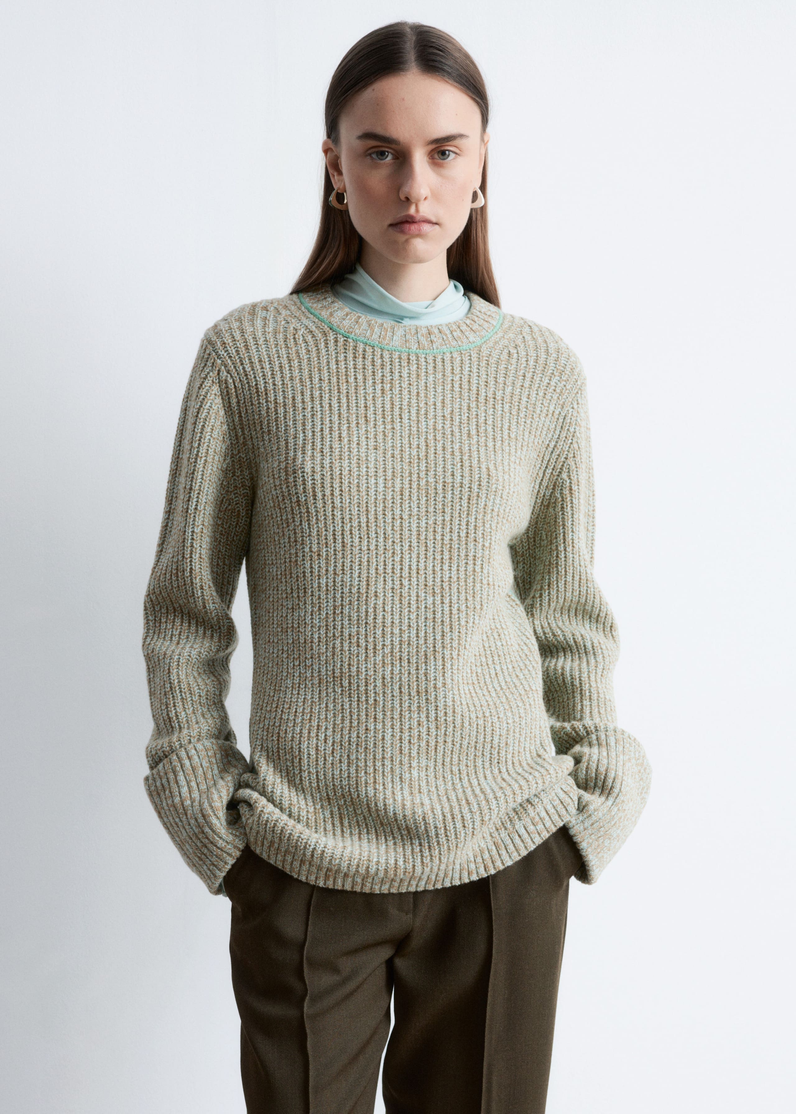 Image of Maglione in lana con cuciture a contrasto