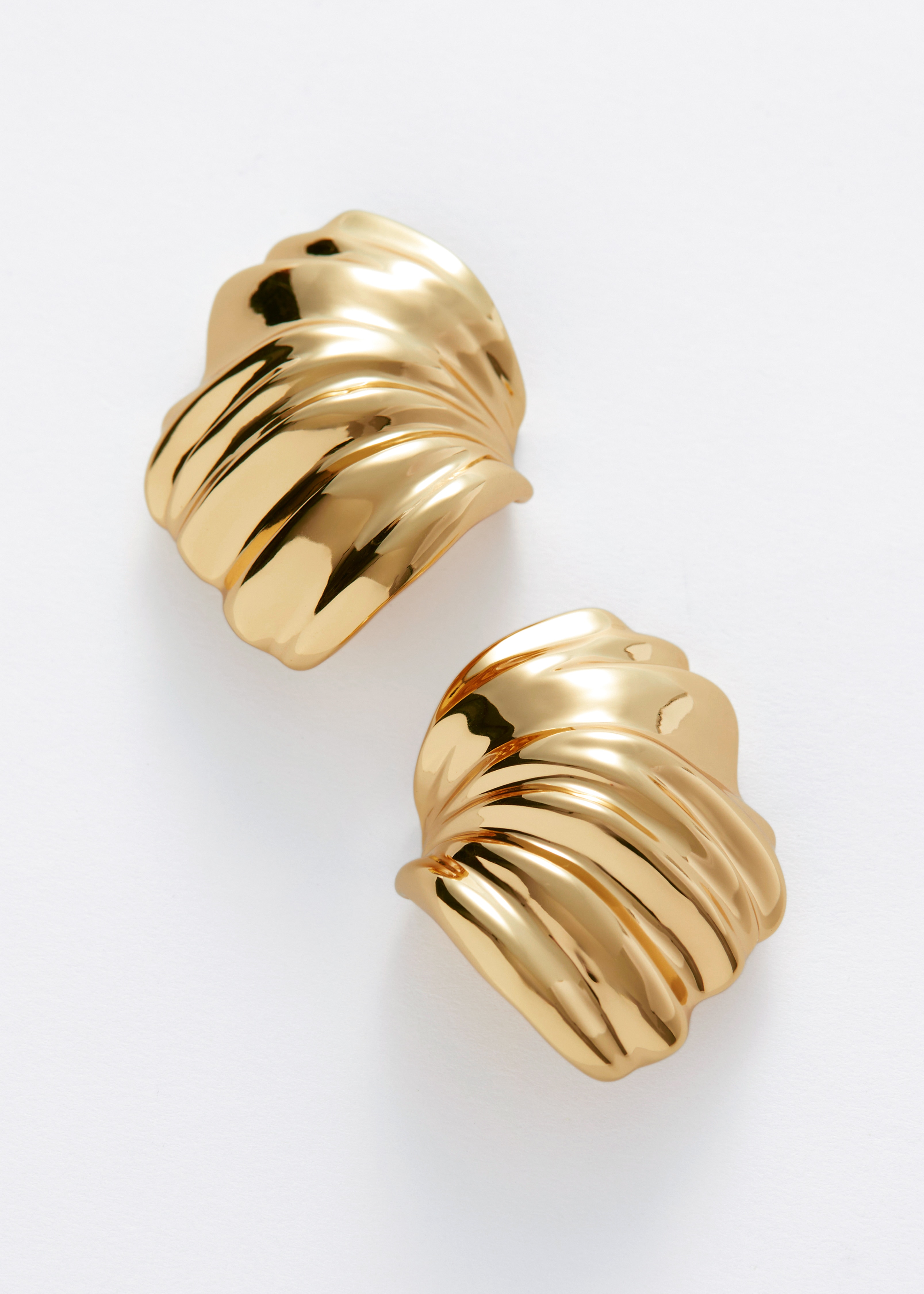 Curved Shell Earrings - Gold