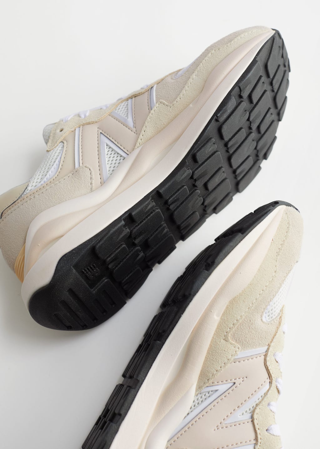 New Balance 5740 Womens Sneakers - {{variantName}} - Detalle descriptivo